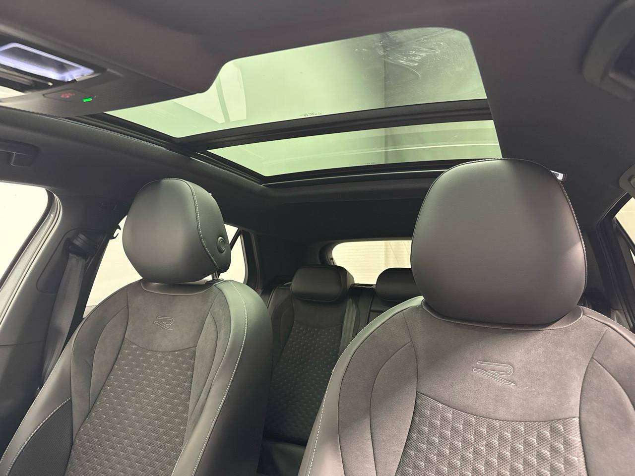 VW T-Roc 1.5 eTSI R-Line Black Style-image-5