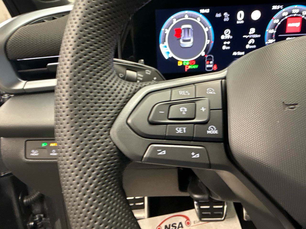 VW T-Roc 1.5 eTSI R-Line Black Style-image-9