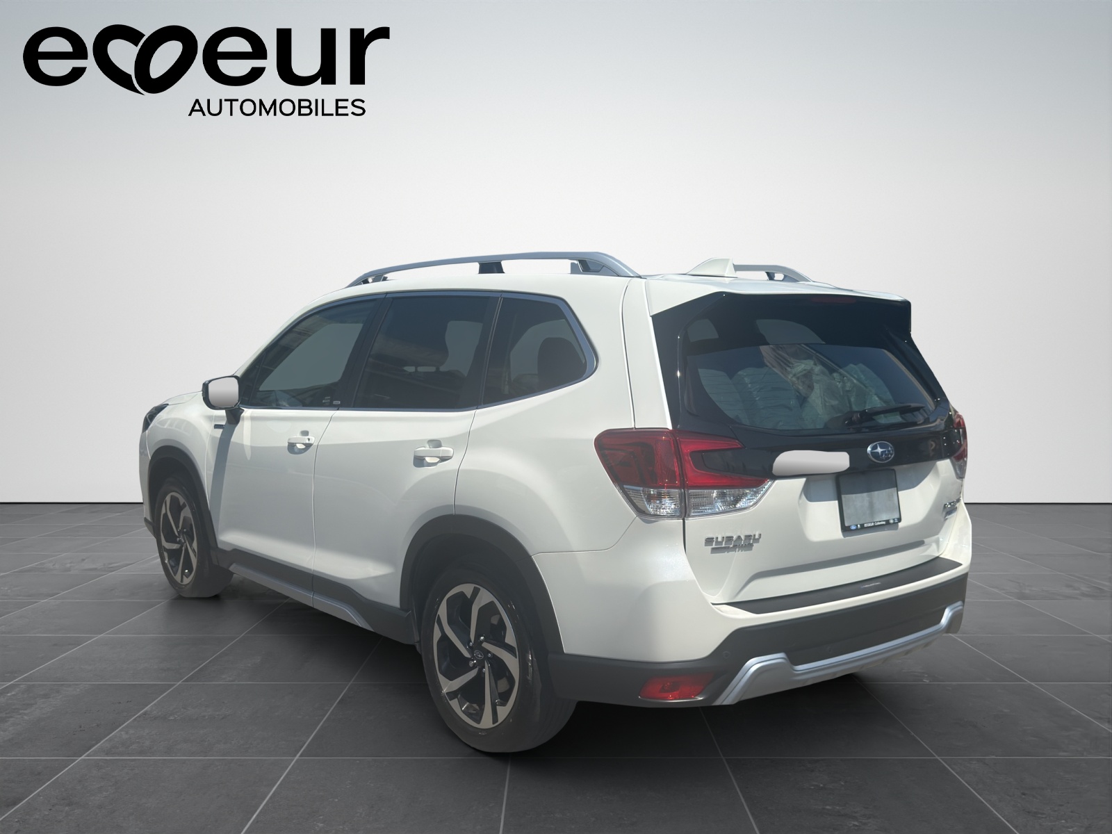 SUBARU Forester Station 2.0i e-Boxer Luxury-image-3