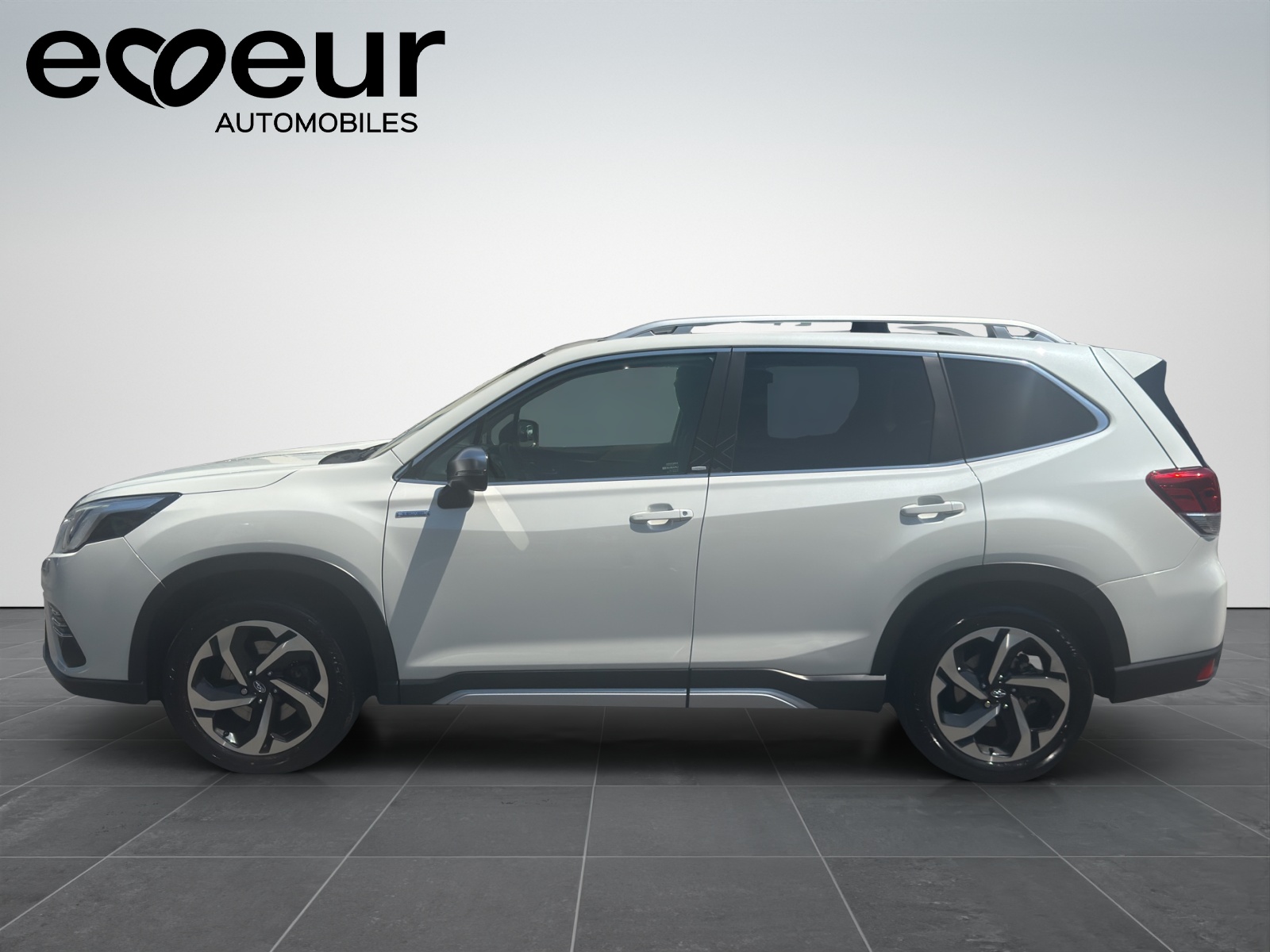 SUBARU Forester Station 2.0i e-Boxer Luxury-image-2