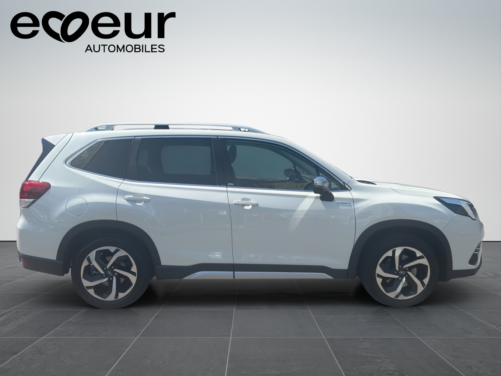 SUBARU Forester Station 2.0i e-Boxer Luxury-image-6