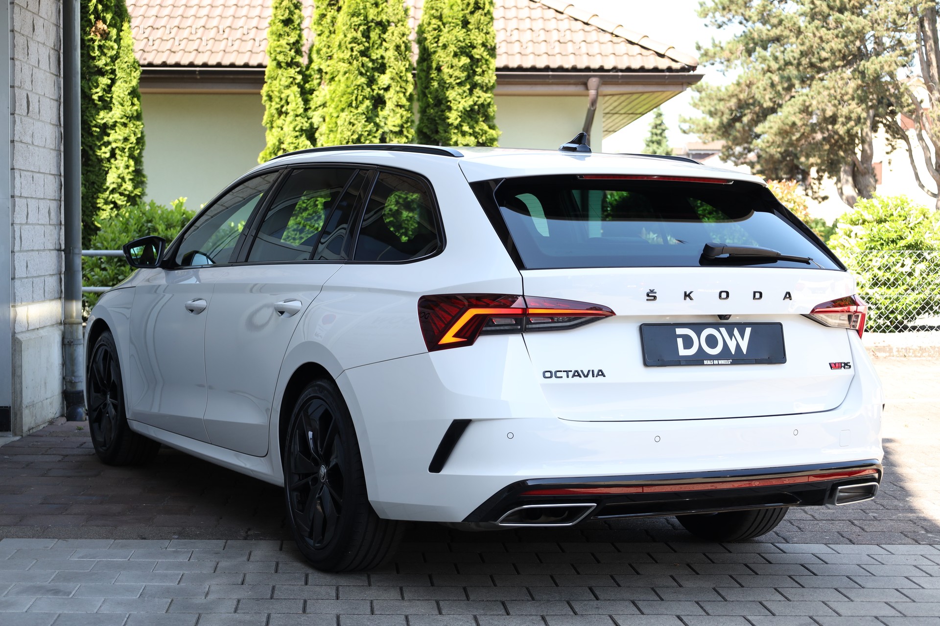 SKODA Octavia Combi 2.0 TDI DSG RS 4x4-showroom-element-3