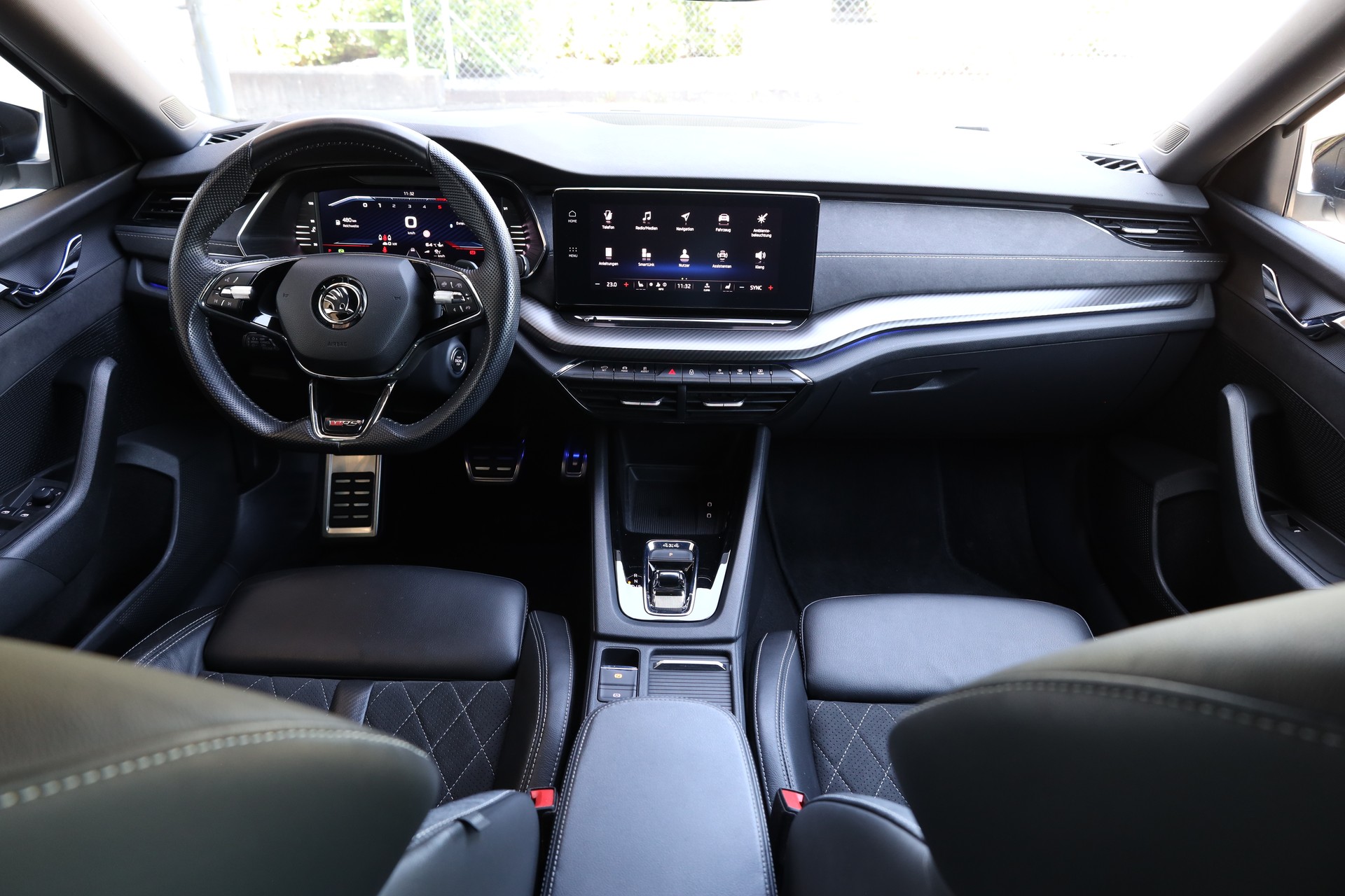 SKODA Octavia Combi 2.0 TDI DSG RS 4x4-image-10