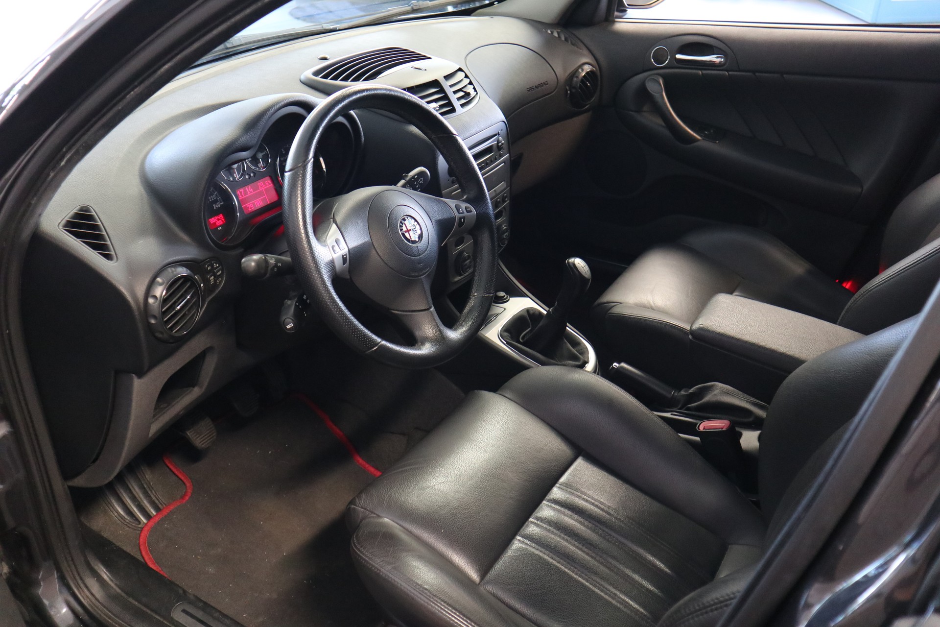 ALFA ROMEO 147 2.0 TS 16V Distinctive-image-10