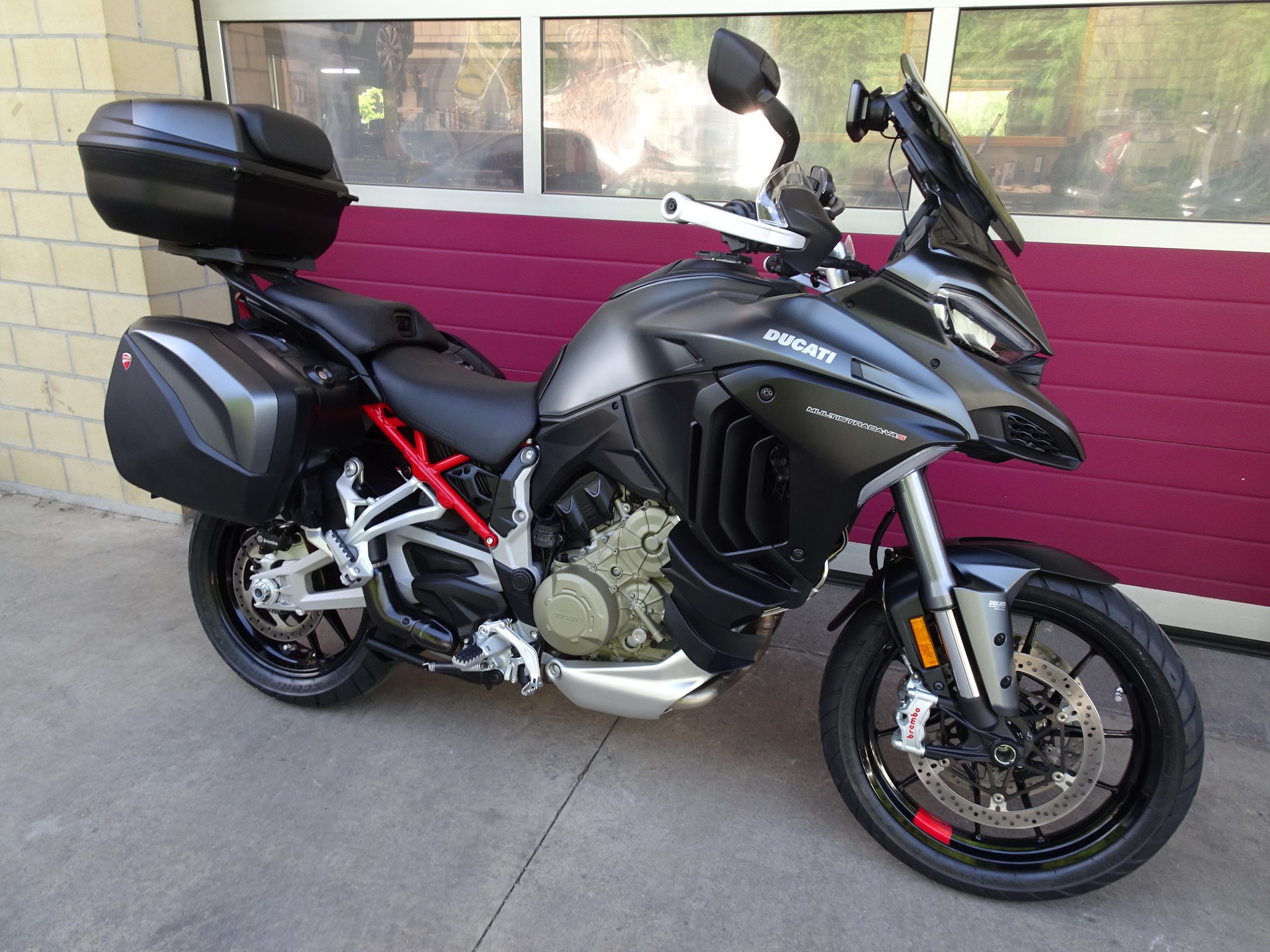 DUCATI Multistrada V4 S Travel & Radar-showroom-element-2