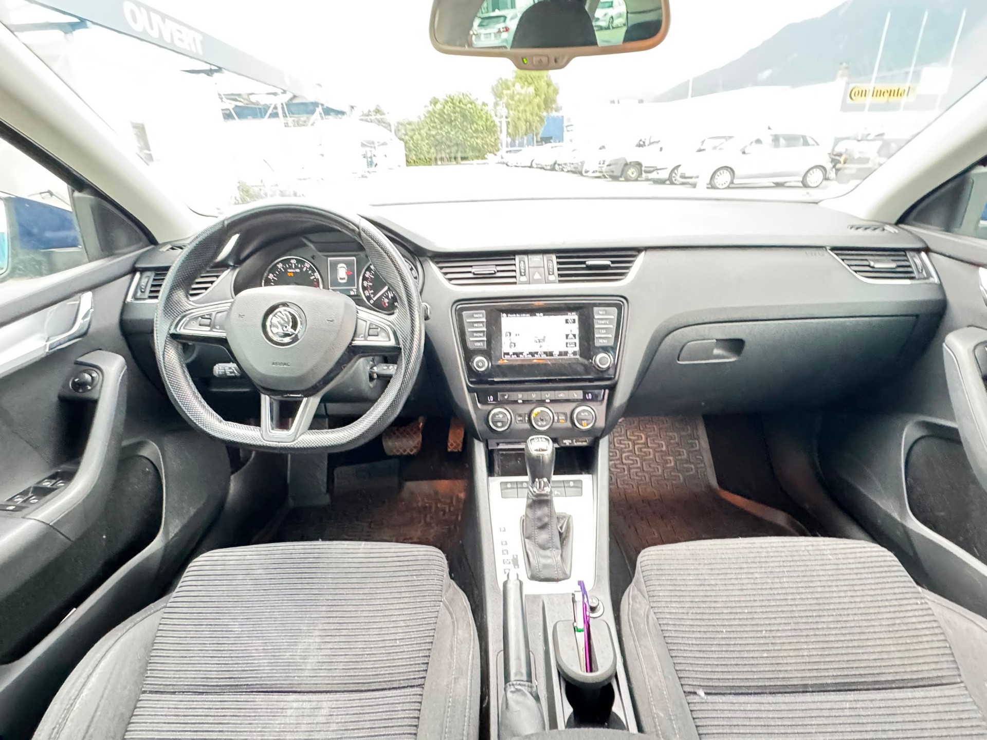 SKODA Octavia Combi 1.8 TSI L&K 4x4 DSG-image-8