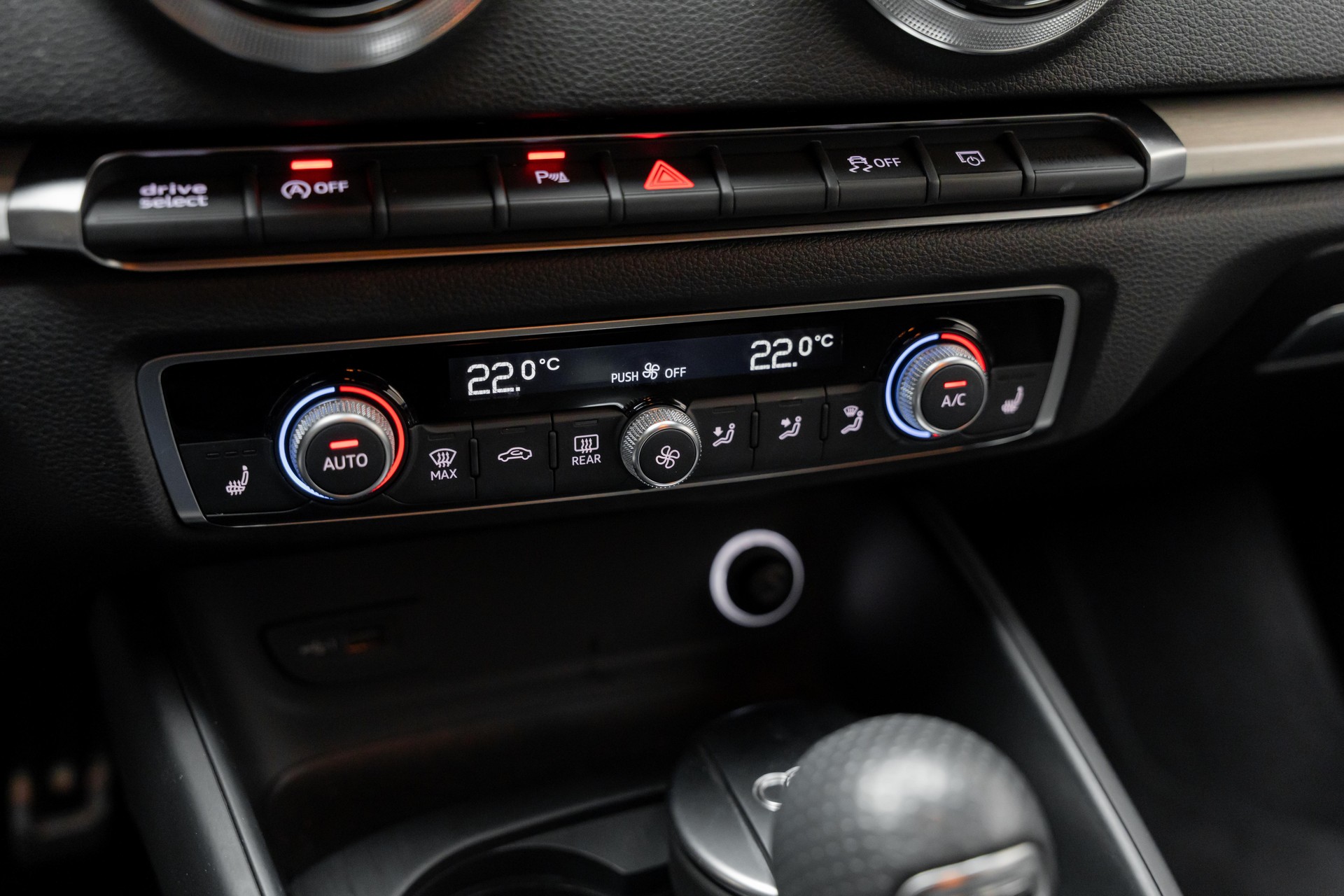 AUDI A3 Sportback 40 TFSI Sport S-tronic-image-11