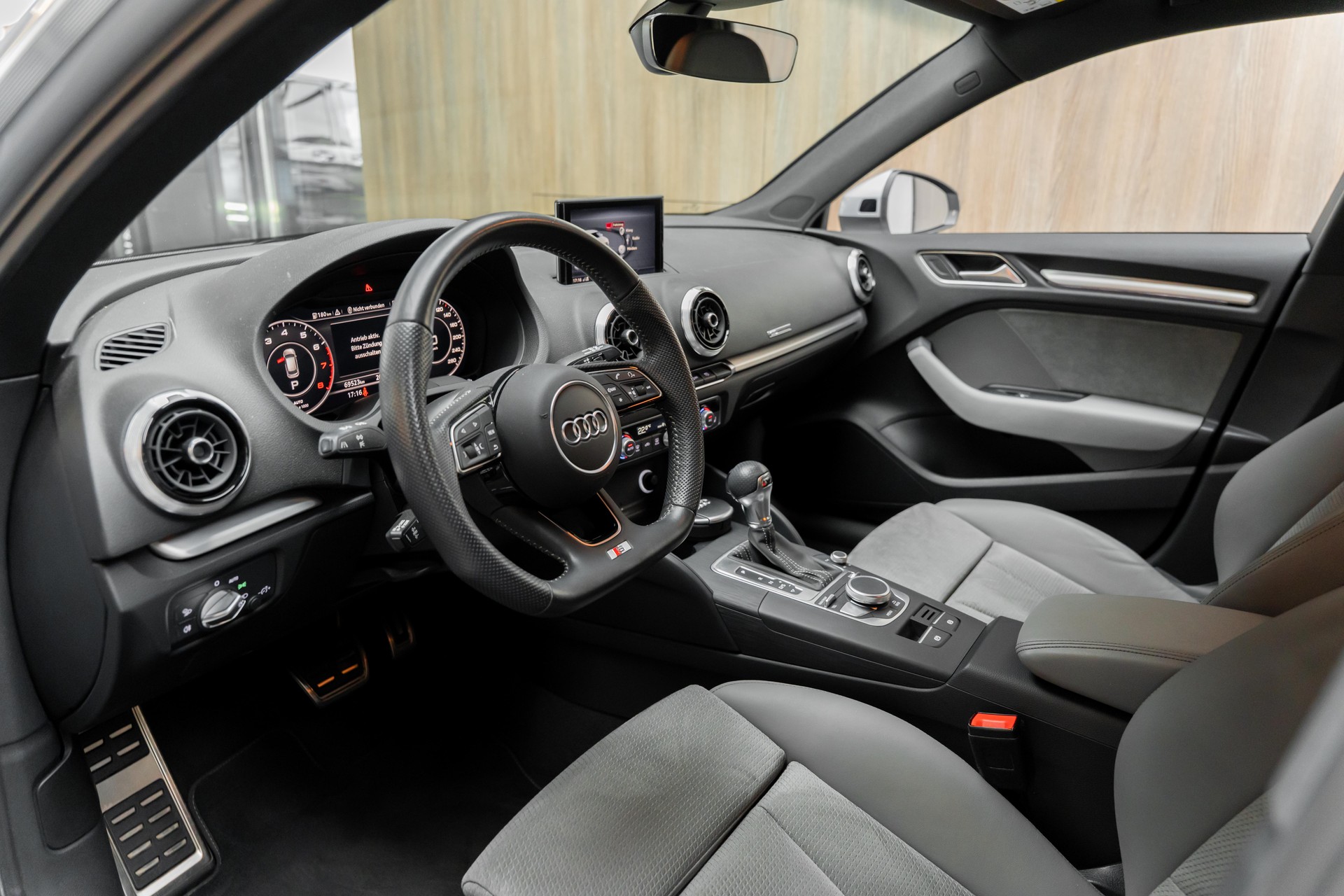 AUDI A3 Sportback 40 TFSI Sport S-tronic-showroom-element-3
