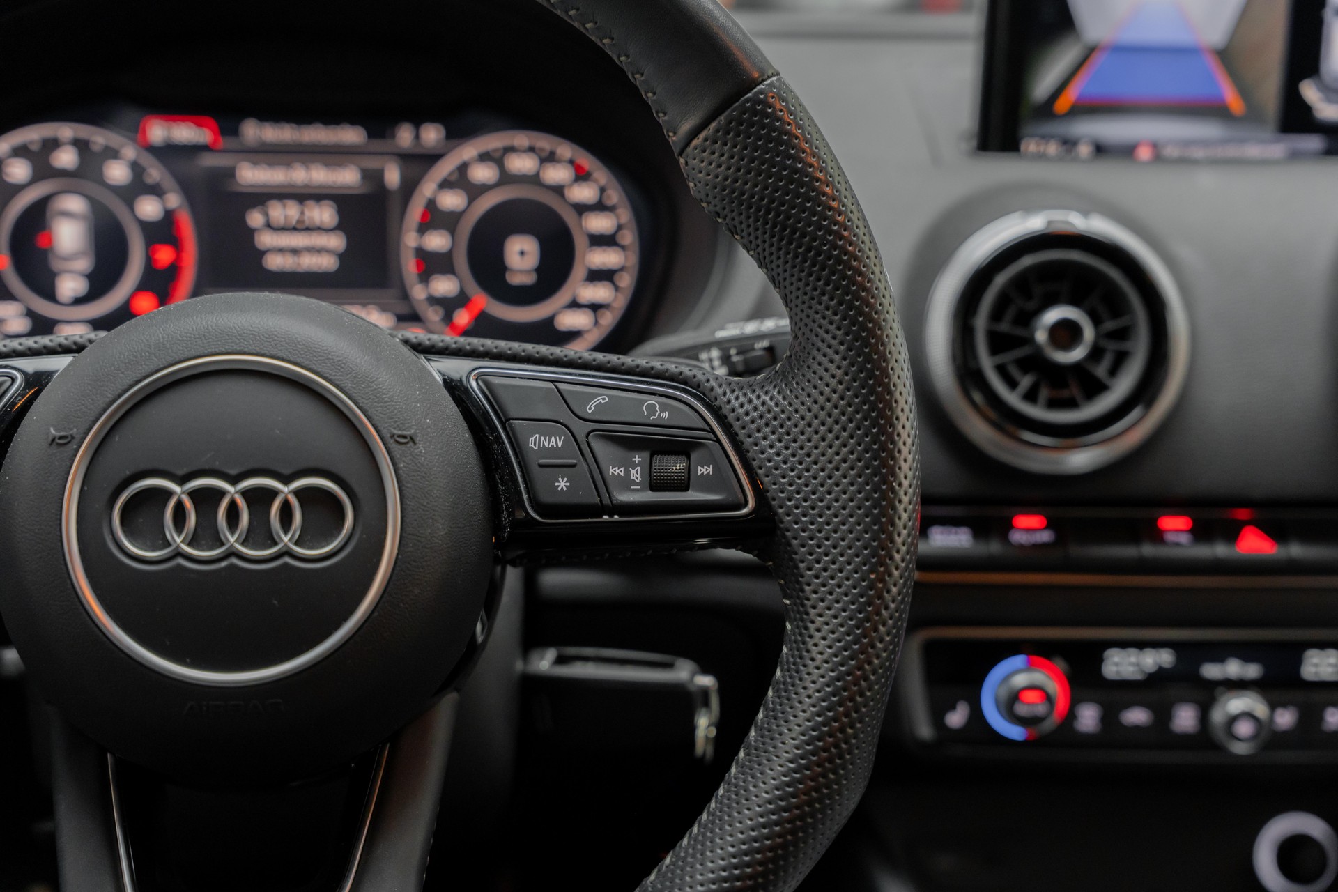 AUDI A3 Sportback 40 TFSI Sport S-tronic-image-16