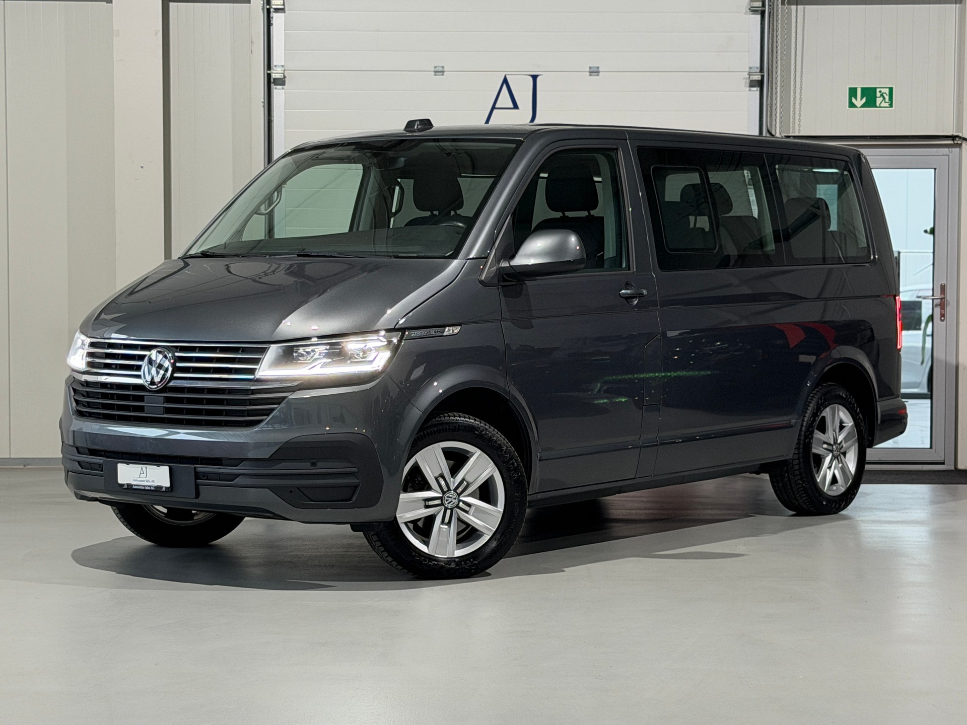 VW T6.1 Multivan 2.0 TDI Family DSG (CH) AHK 2.5T - 7 Platz-image-0