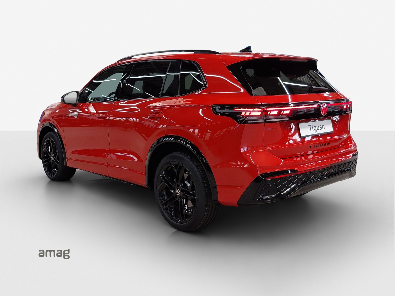 VW Tiguan 2.0 TSI DSG R-Line Plus 4Motion-image-2