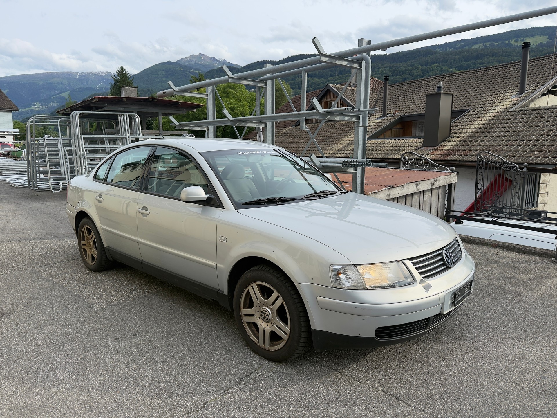 VW Passat 2.8 V6 Trendline 4Motion-image-1
