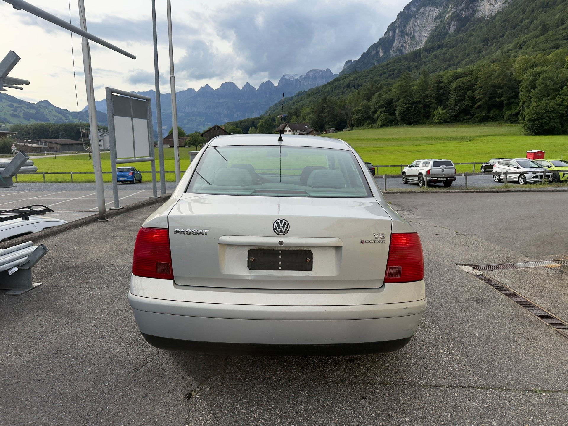 VW Passat 2.8 V6 Trendline 4Motion-image-3