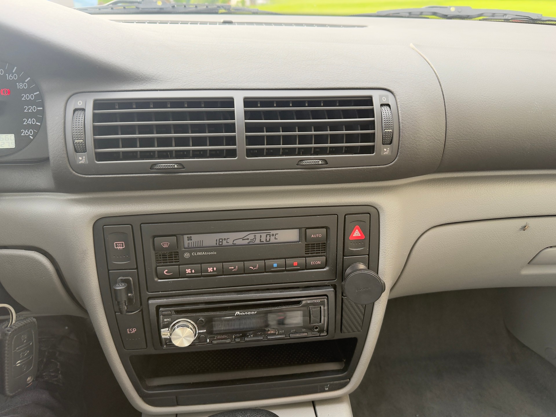 VW Passat 2.8 V6 Trendline 4Motion-image-13