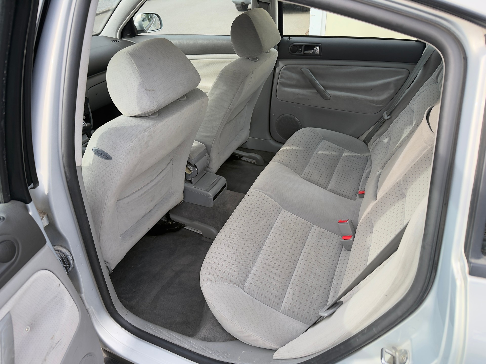 VW Passat 2.8 V6 Trendline 4Motion-image-8