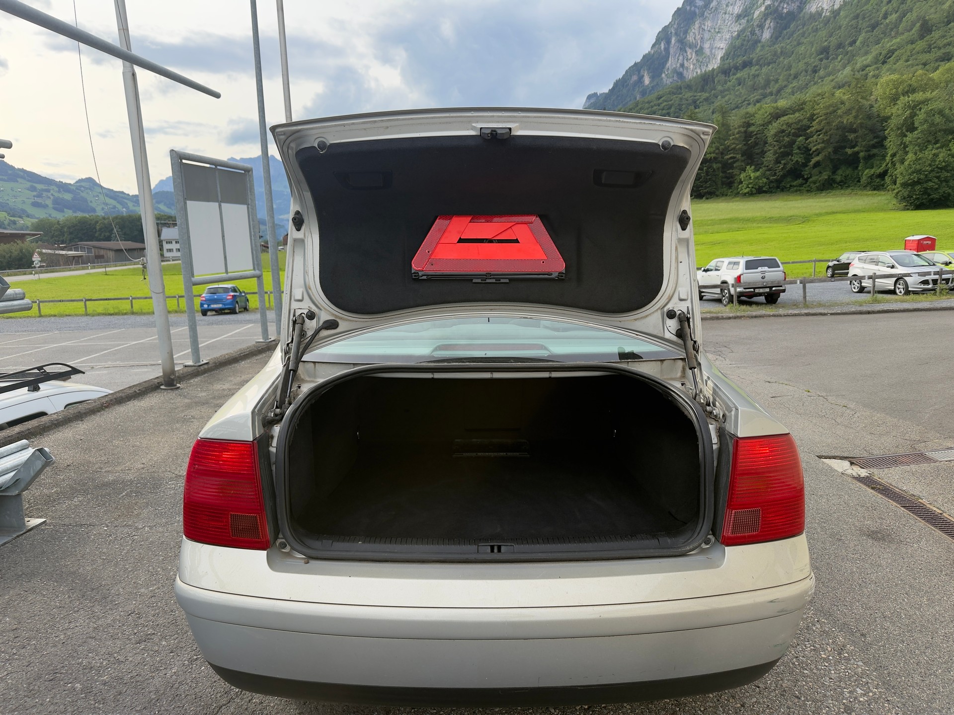 VW Passat 2.8 V6 Trendline 4Motion-image-6