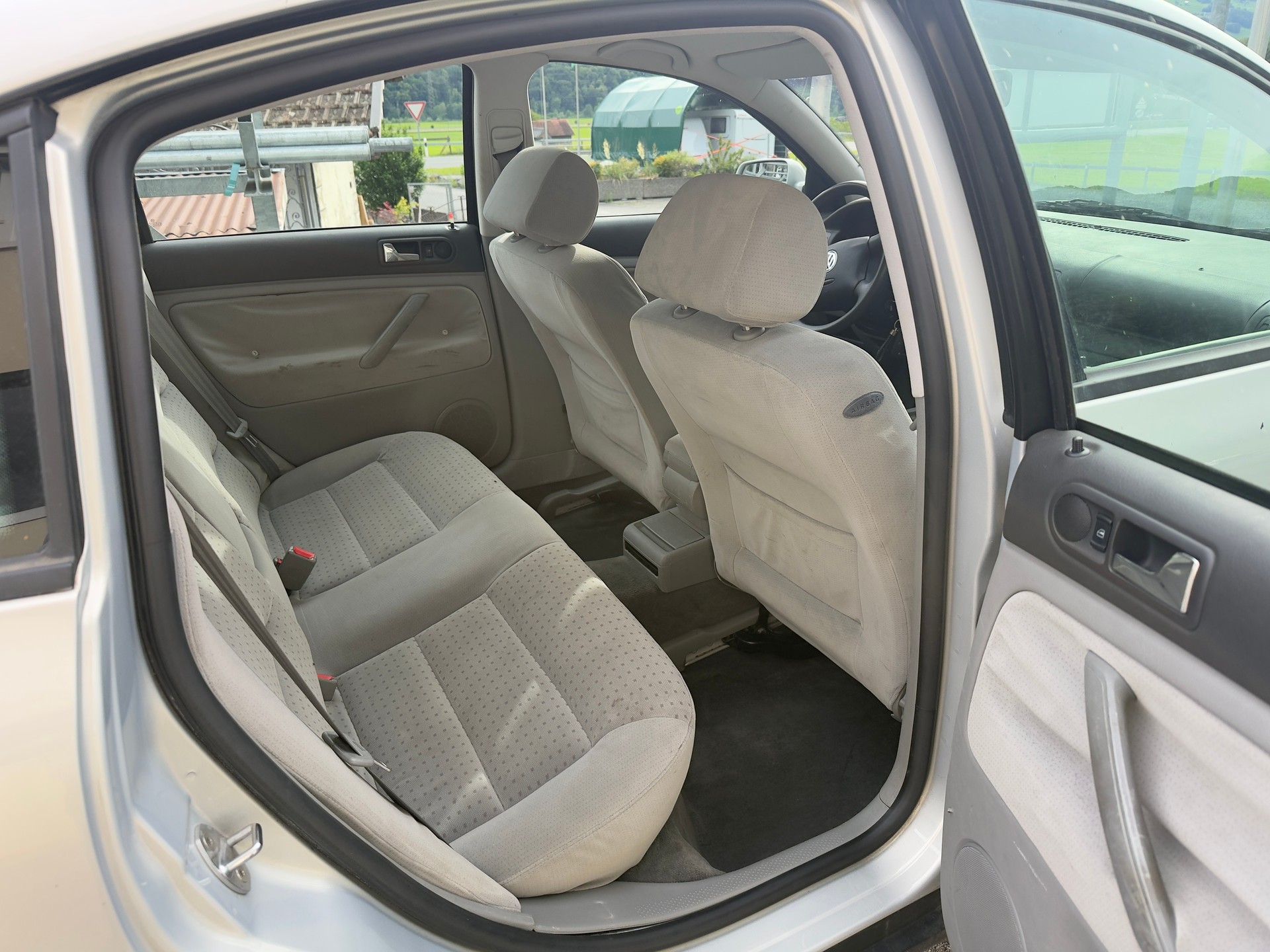 VW Passat 2.8 V6 Trendline 4Motion-image-7