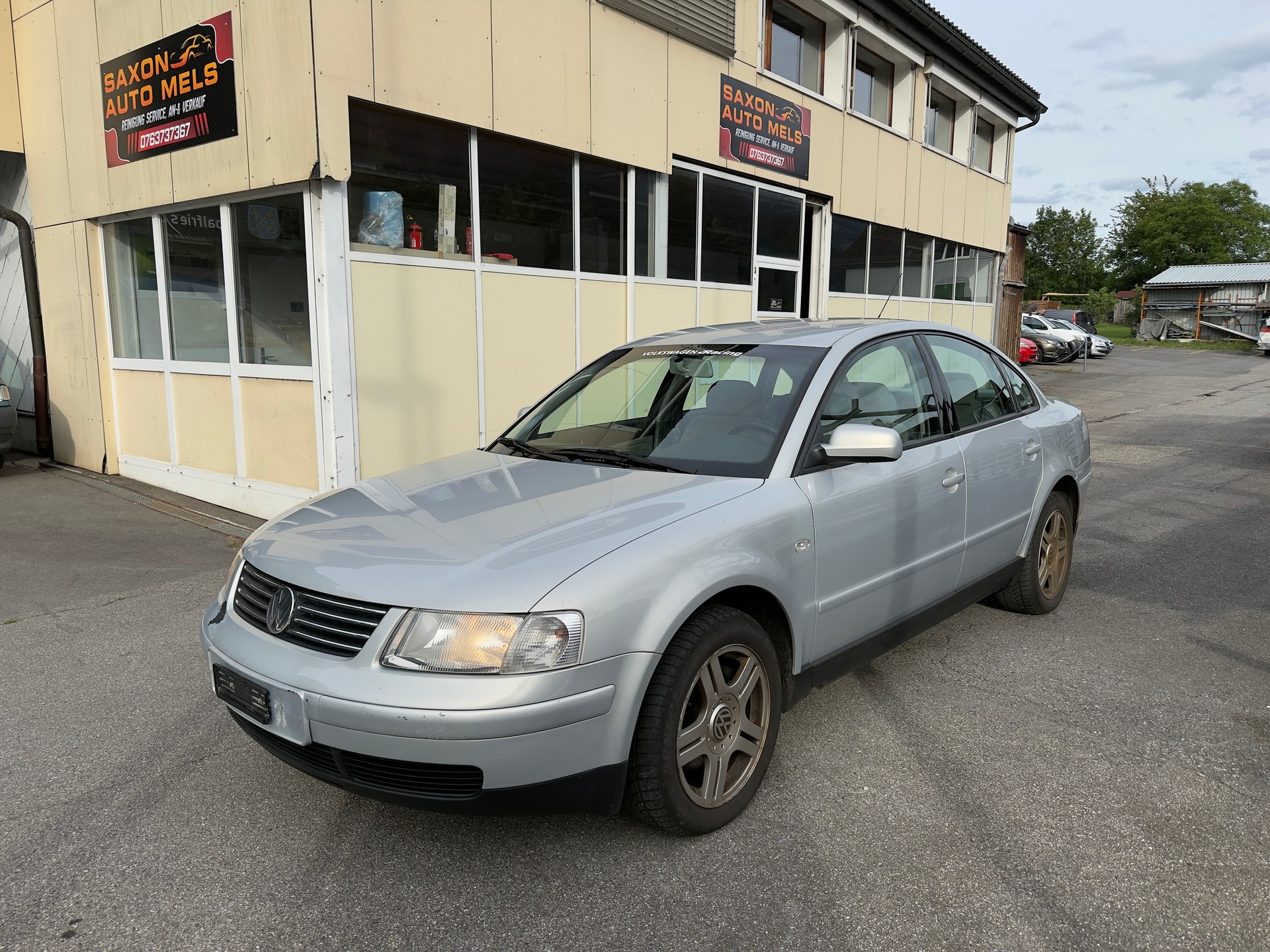 VW Passat 2.8 V6 Trendline 4Motion-image-2