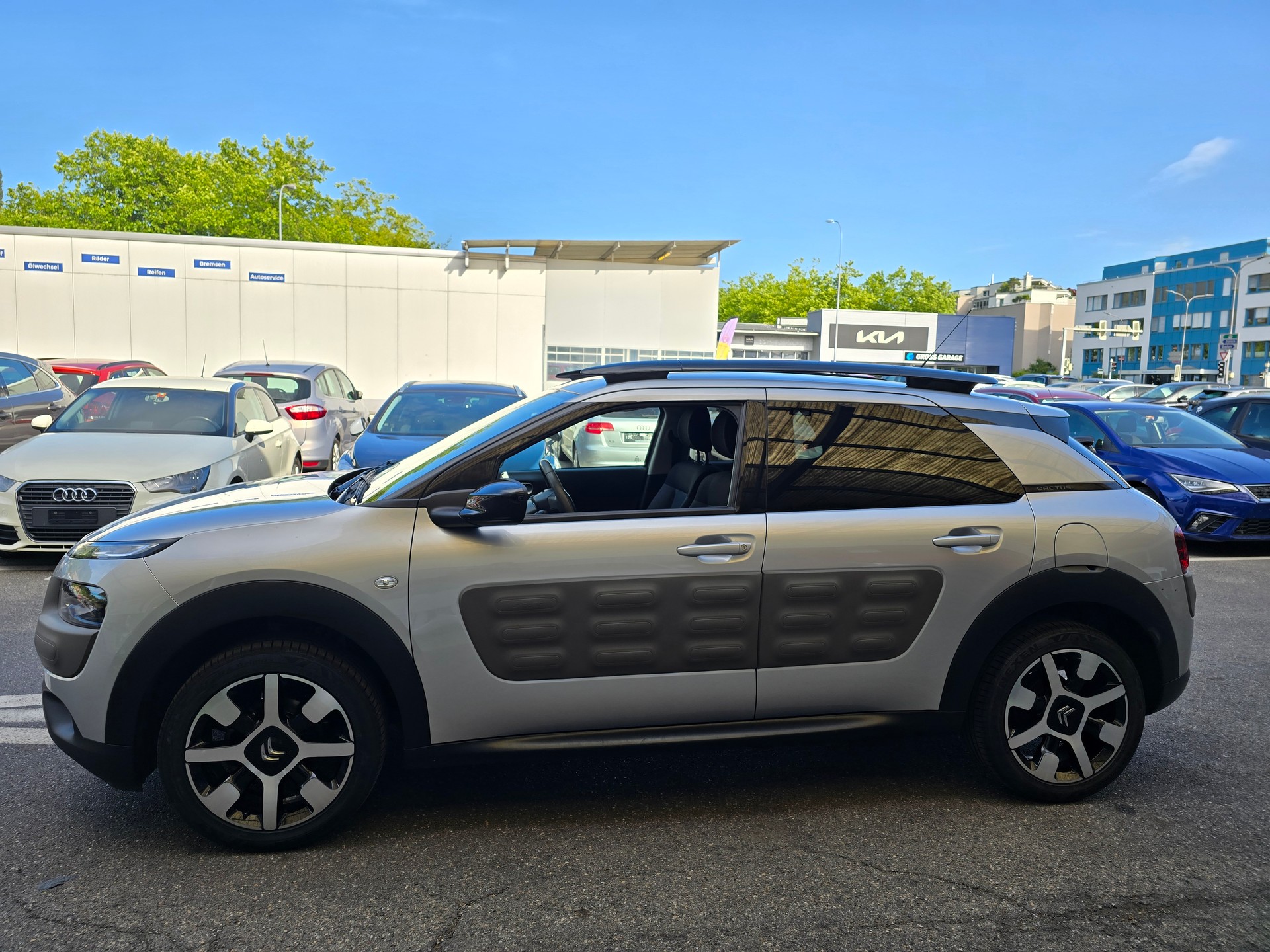 CITROEN C4 Cactus 1.2 VTi Shine-image-6