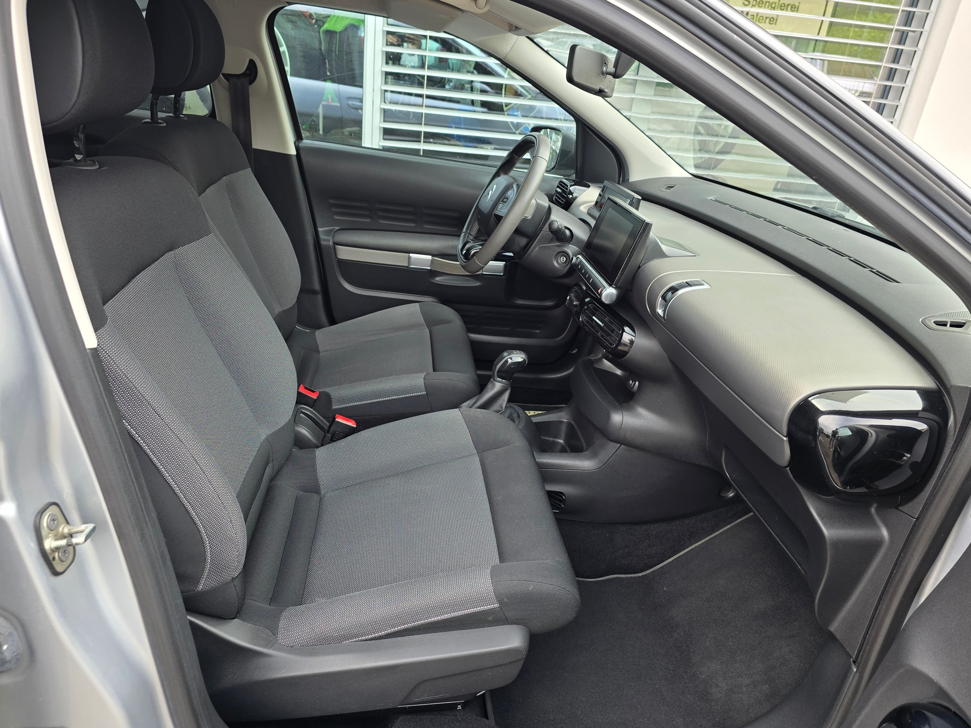 CITROEN C4 Cactus 1.2 VTi Shine-image-9
