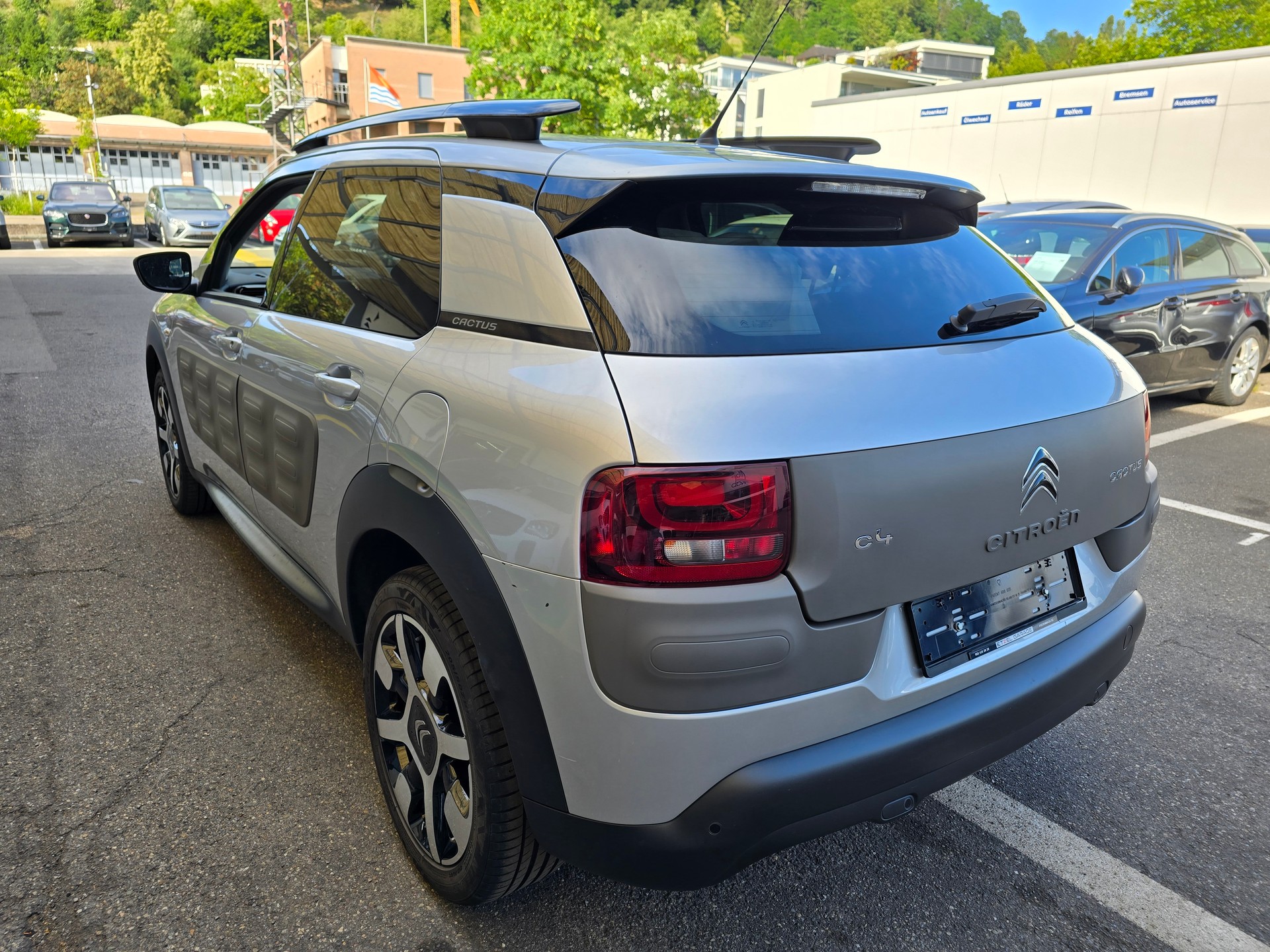 CITROEN C4 Cactus 1.2 VTi Shine-image-8