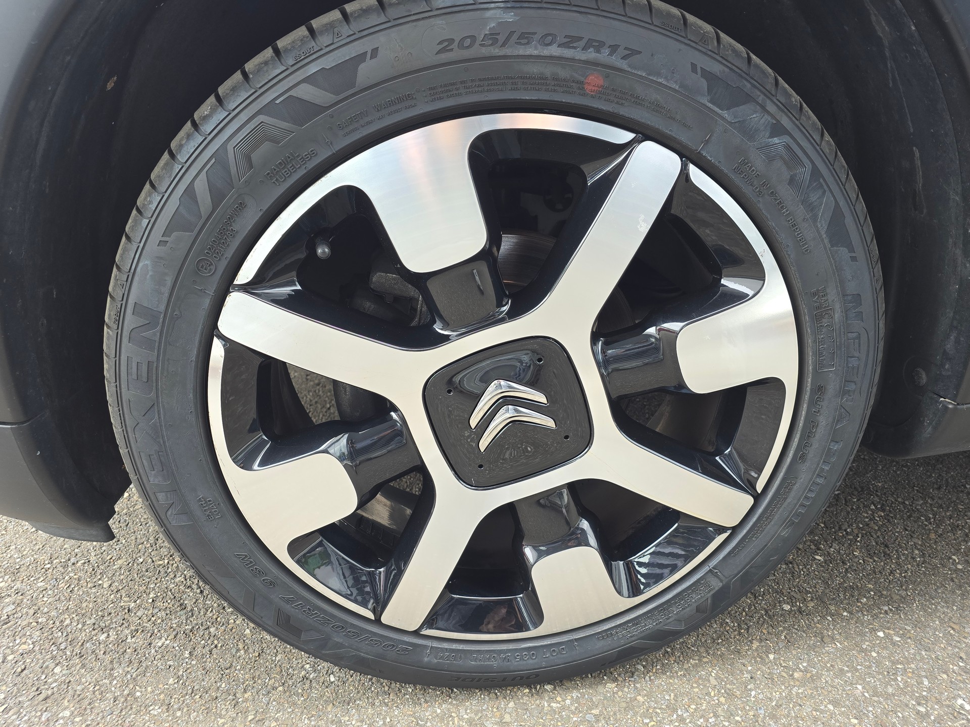 CITROEN C4 Cactus 1.2 VTi Shine-image-16