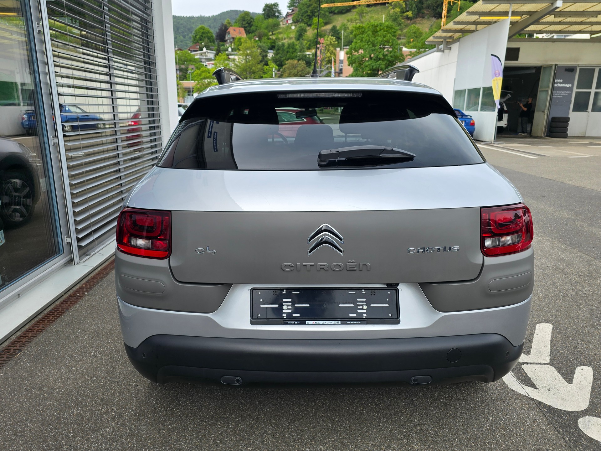 CITROEN C4 Cactus 1.2 VTi Shine-image-7