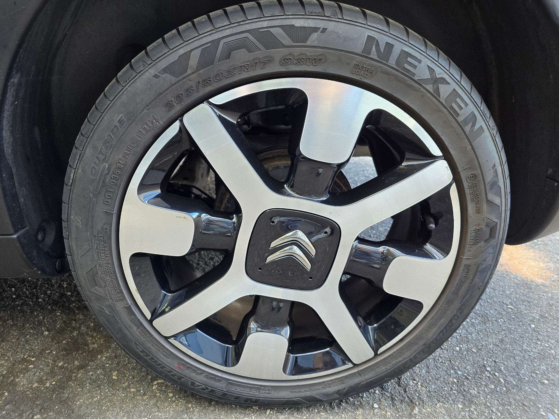 CITROEN C4 Cactus 1.2 VTi Shine-image-11
