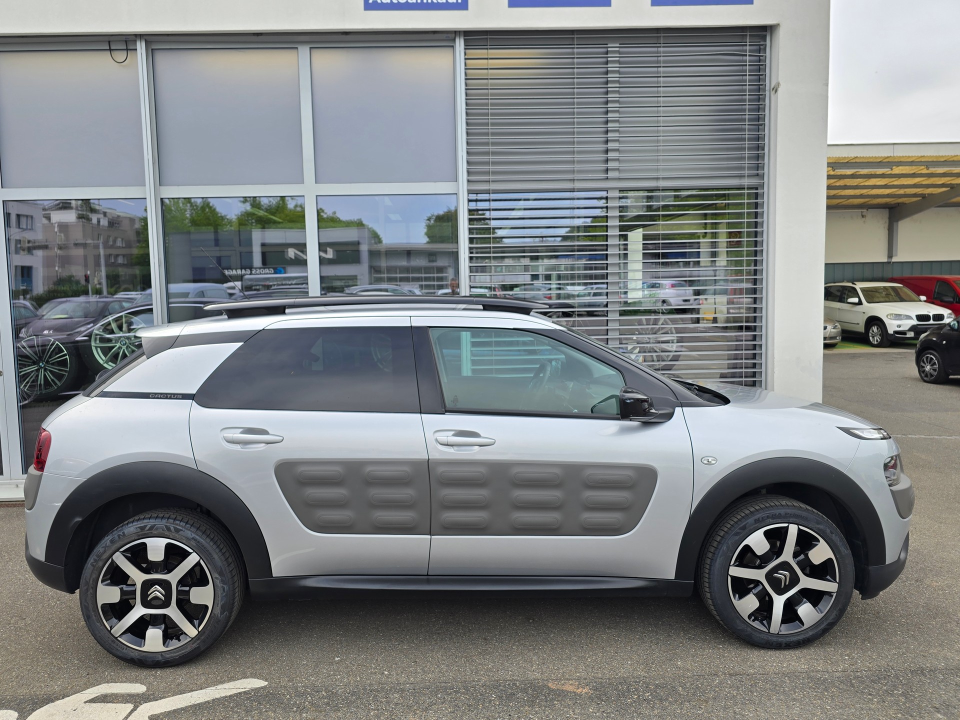 CITROEN C4 Cactus 1.2 VTi Shine-image-6