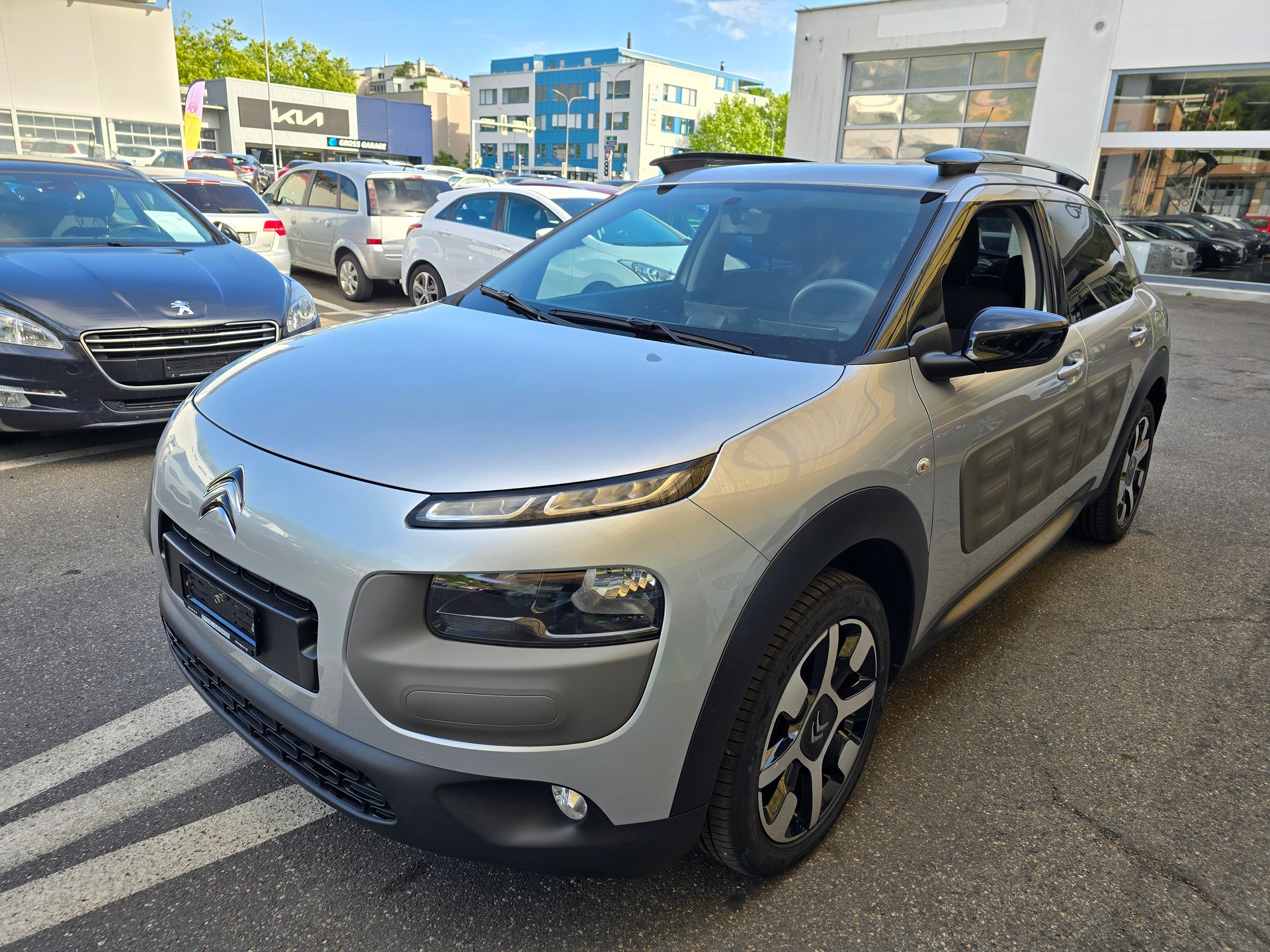 CITROEN C4 Cactus 1.2 VTi Shine-image-0