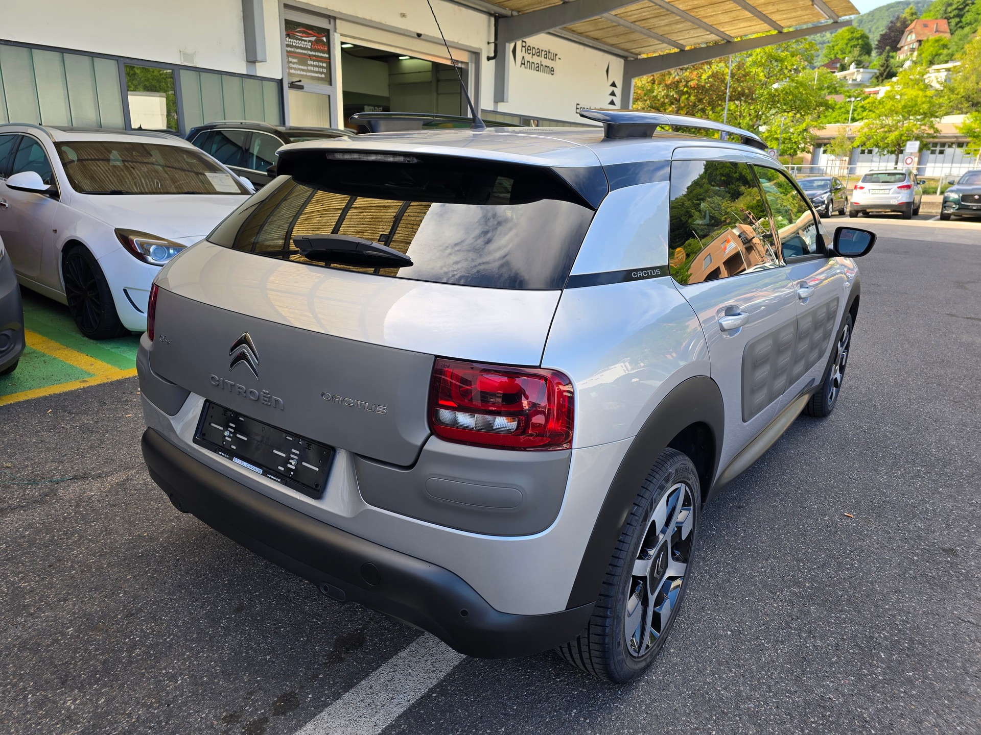 CITROEN C4 Cactus 1.2 VTi Shine-image-9