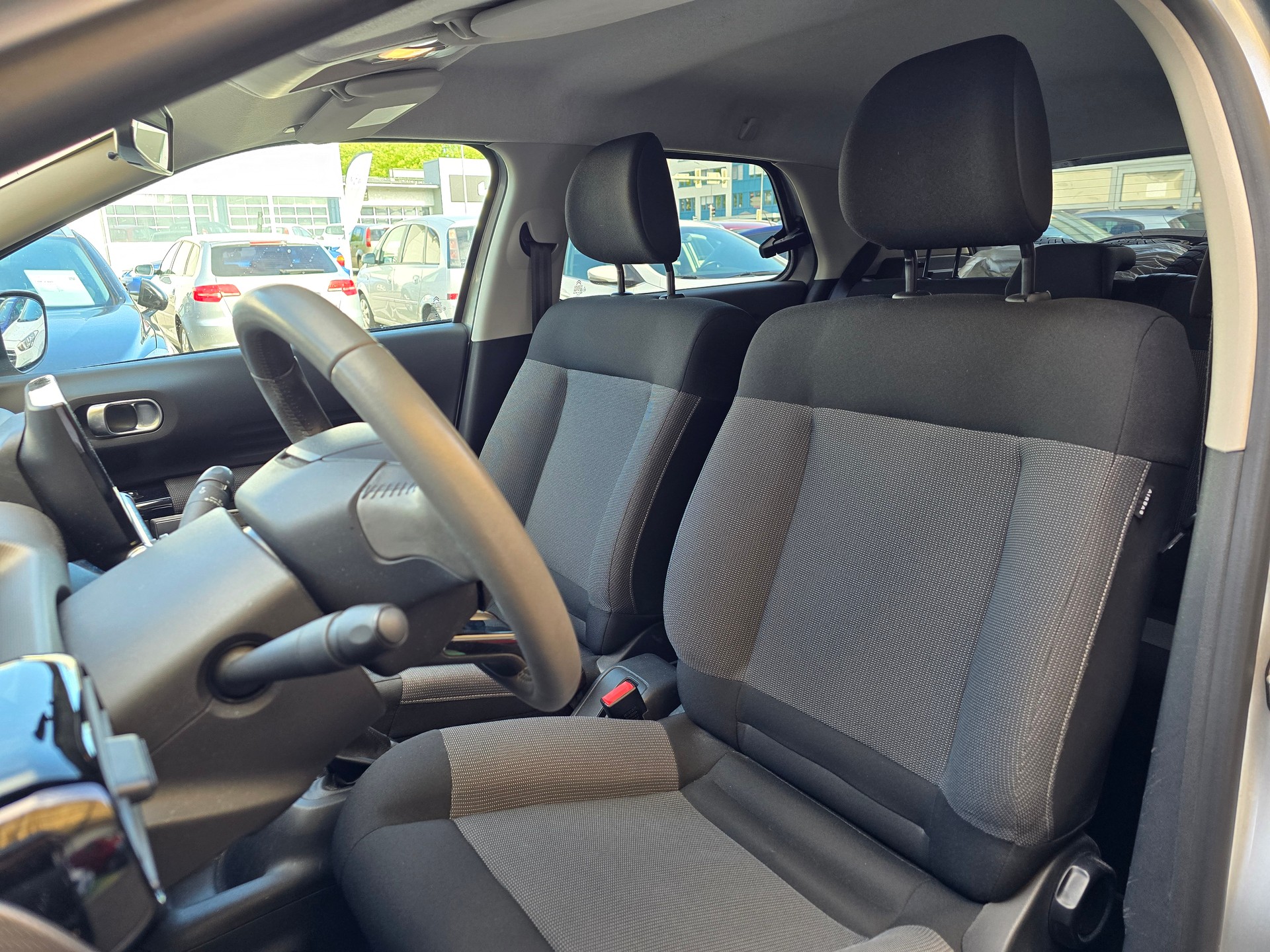 CITROEN C4 Cactus 1.2 VTi Shine-image-13