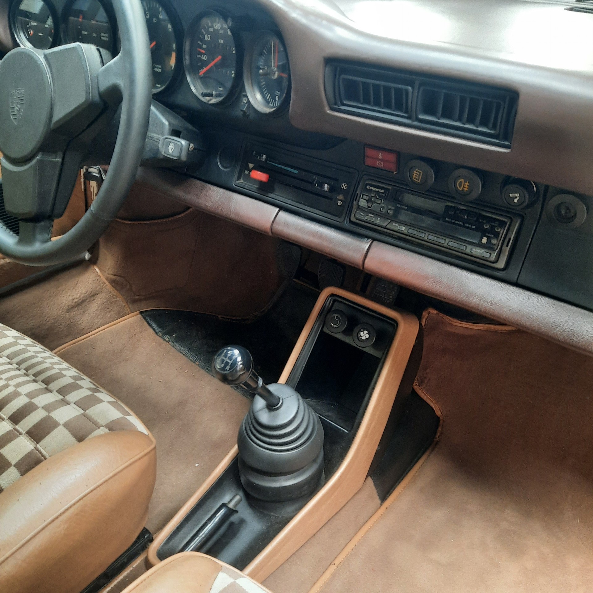 PORSCHE 3.0 SC-image-4