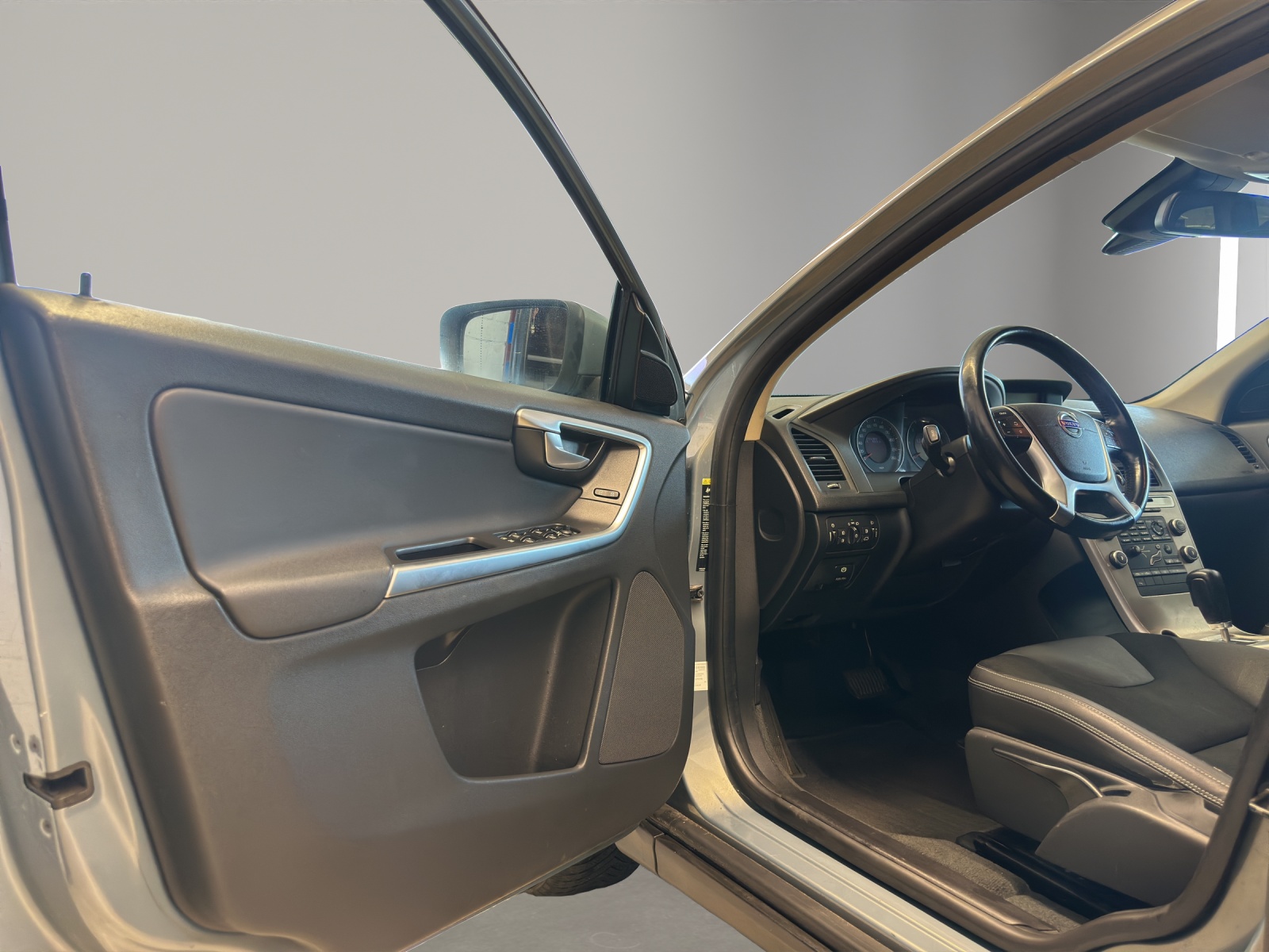 VOLVO XC60 2.4D Geartronic-image-9