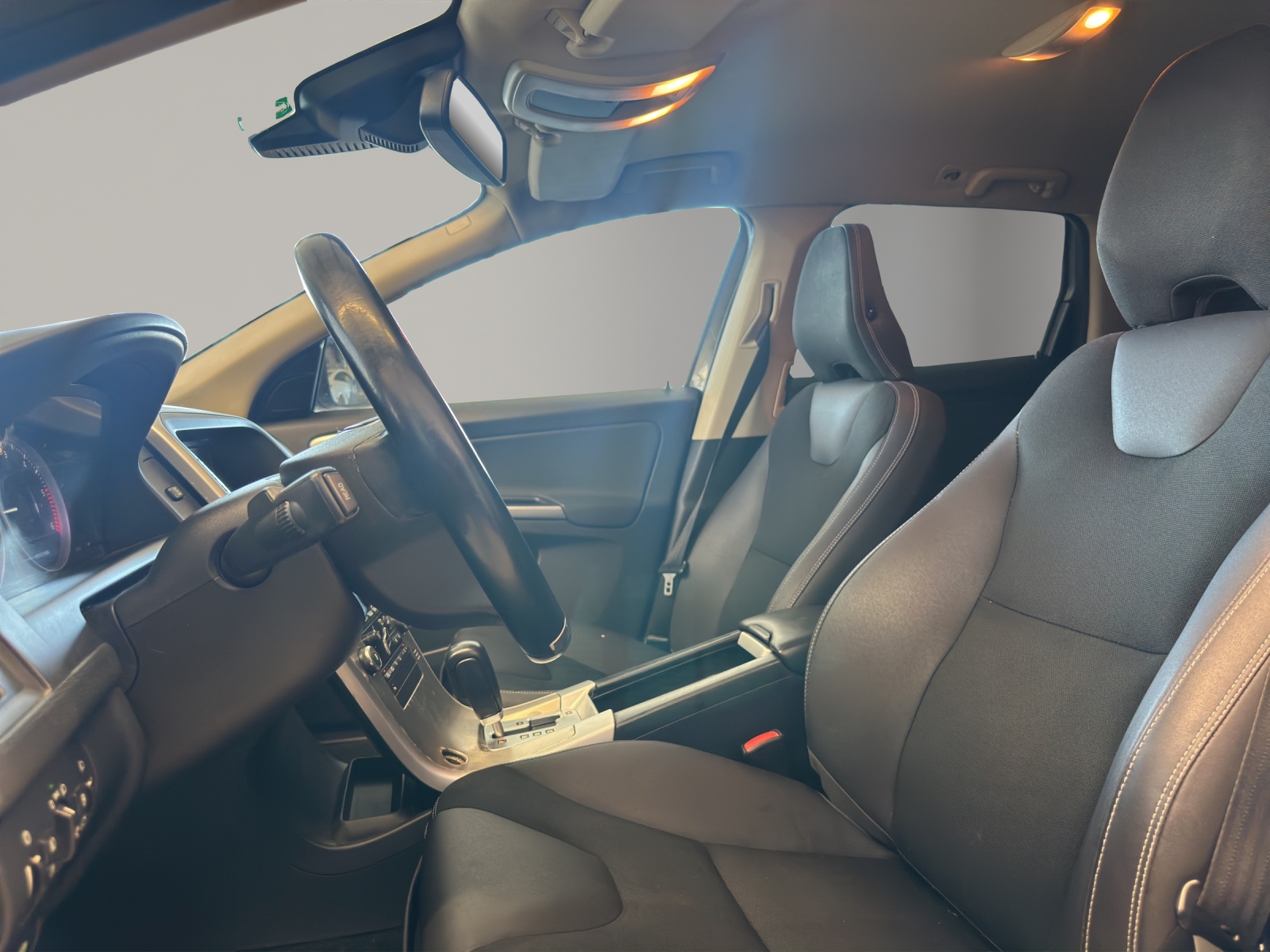 VOLVO XC60 2.4D Geartronic-image-10