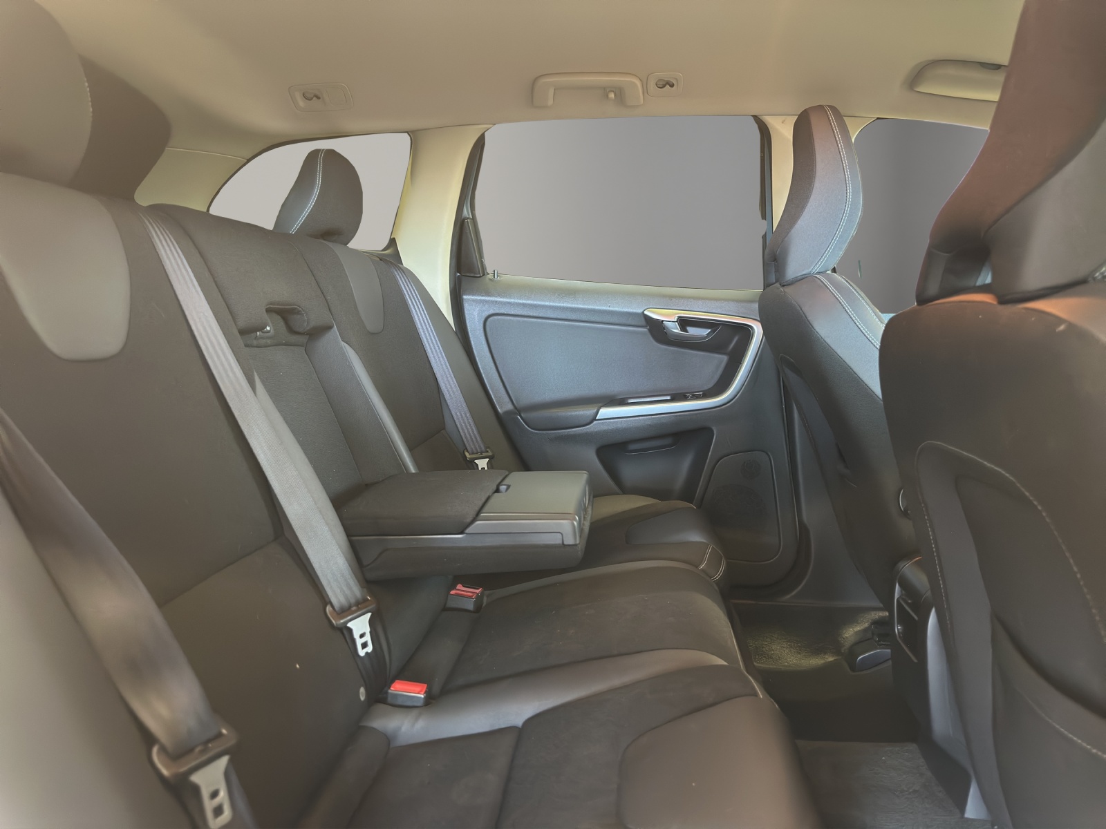 VOLVO XC60 2.4D Geartronic-image-12