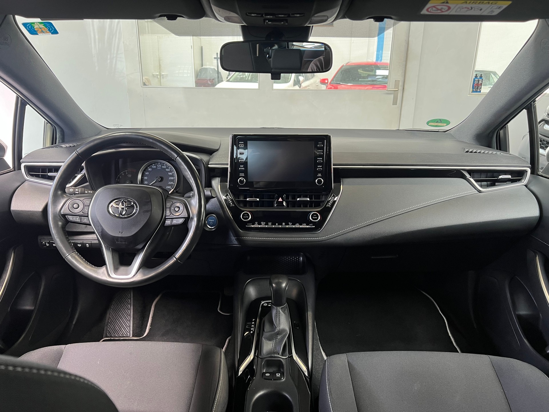 TOYOTA Touring Sports 1.8 HSD Comfort-image-4