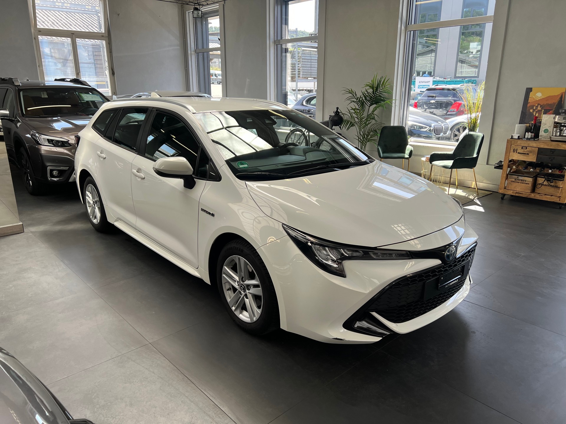 TOYOTA Touring Sports 1.8 HSD Comfort-image-2