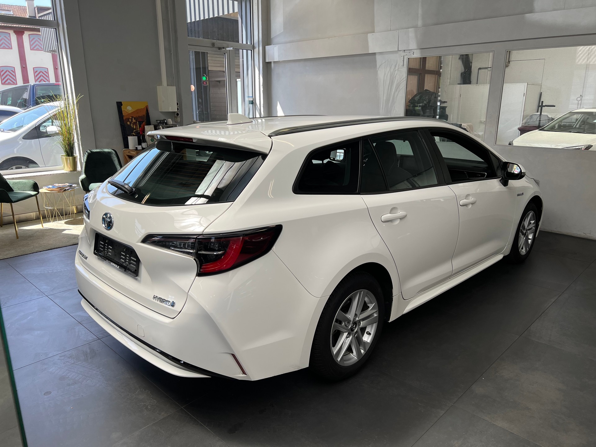 TOYOTA Touring Sports 1.8 HSD Comfort-image-3