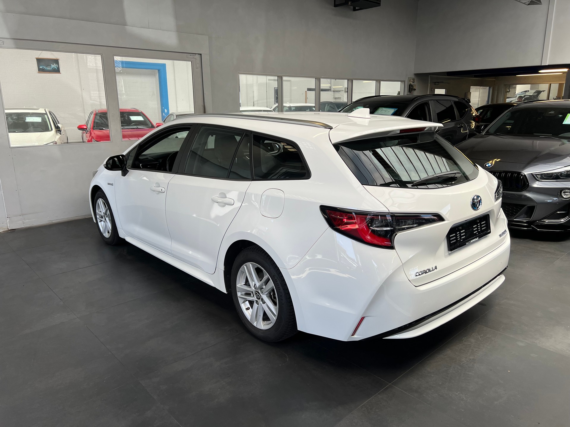 TOYOTA Touring Sports 1.8 HSD Comfort-image-1