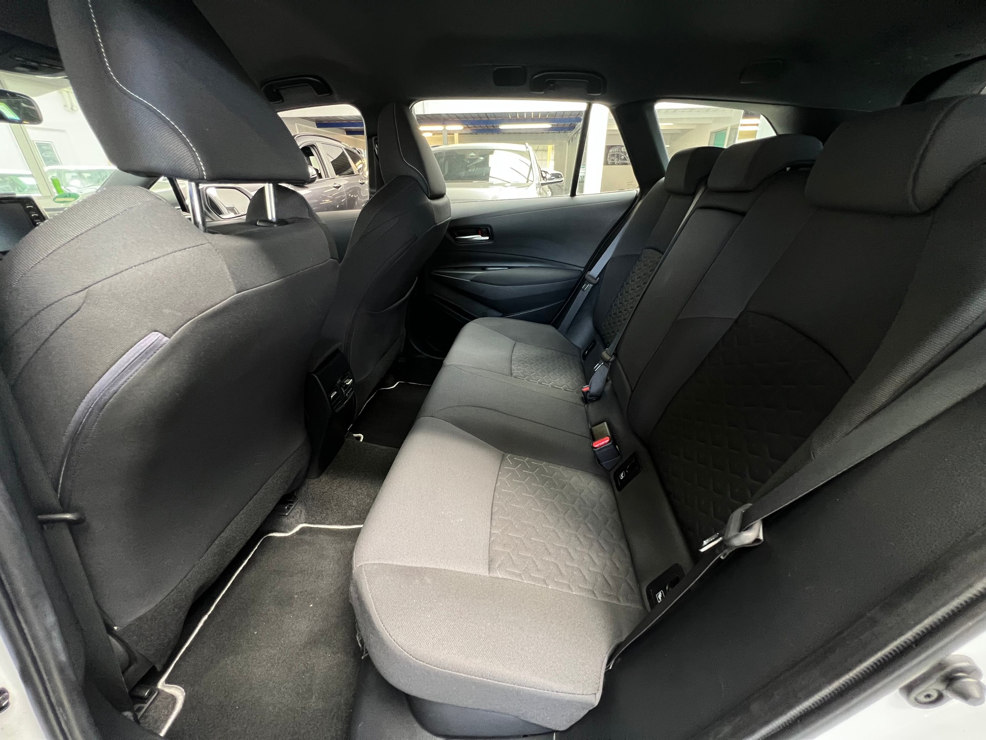 TOYOTA Touring Sports 1.8 HSD Comfort-image-9