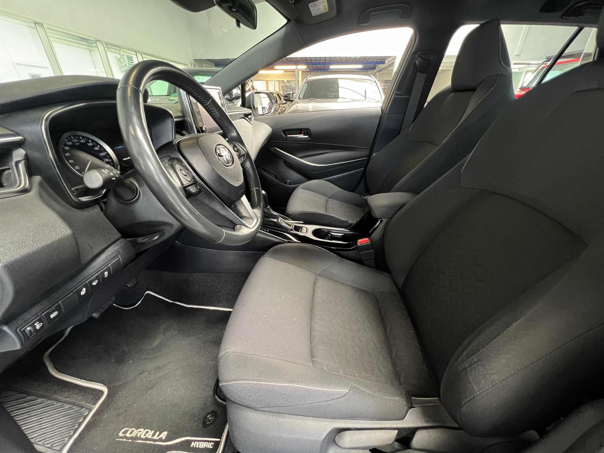TOYOTA Touring Sports 1.8 HSD Comfort-image-8