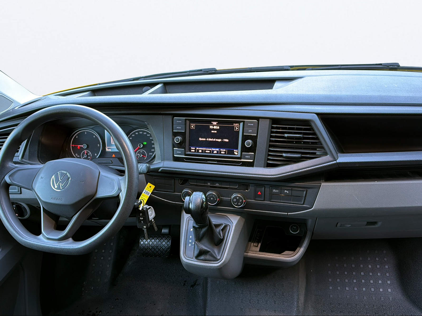 VW T6.1 2.0 TDI DSG-image-11