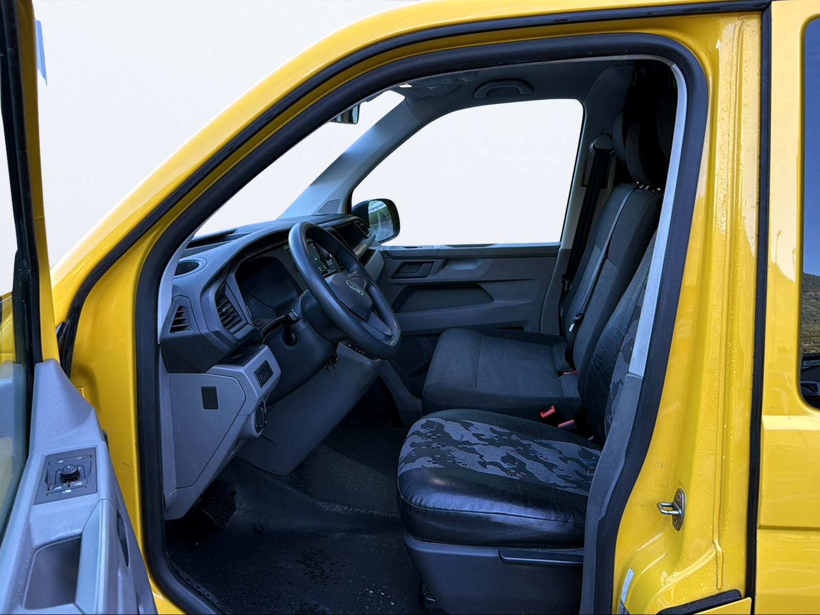 VW T6.1 2.0 TDI DSG-image-8