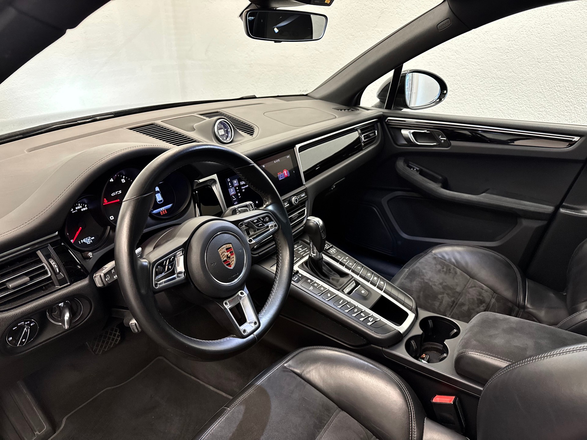 PORSCHE Macan GTS PDK-image-16