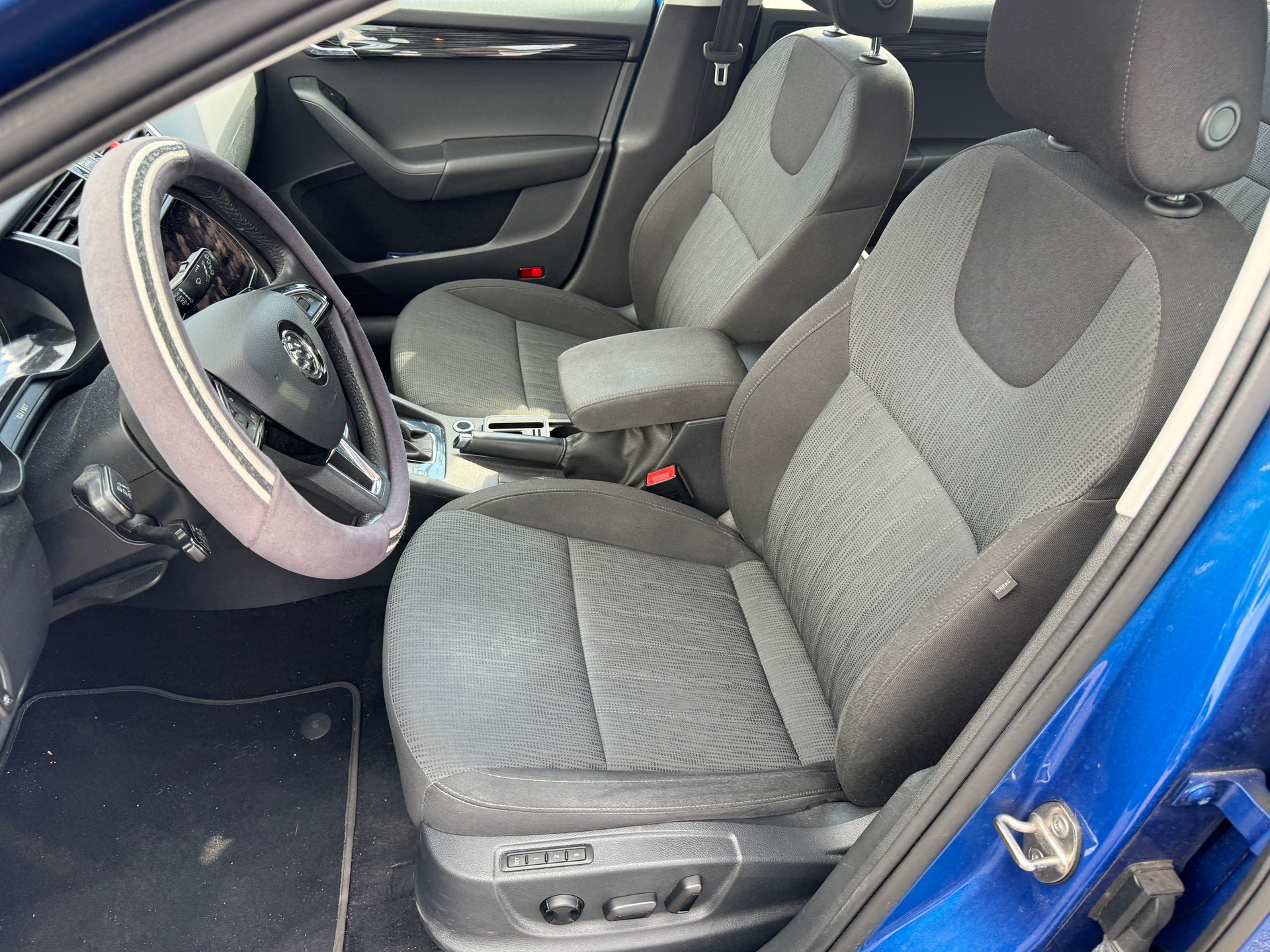 SKODA Octavia Combi 2.0 TSI Ambition 4x4 DSG-image-7