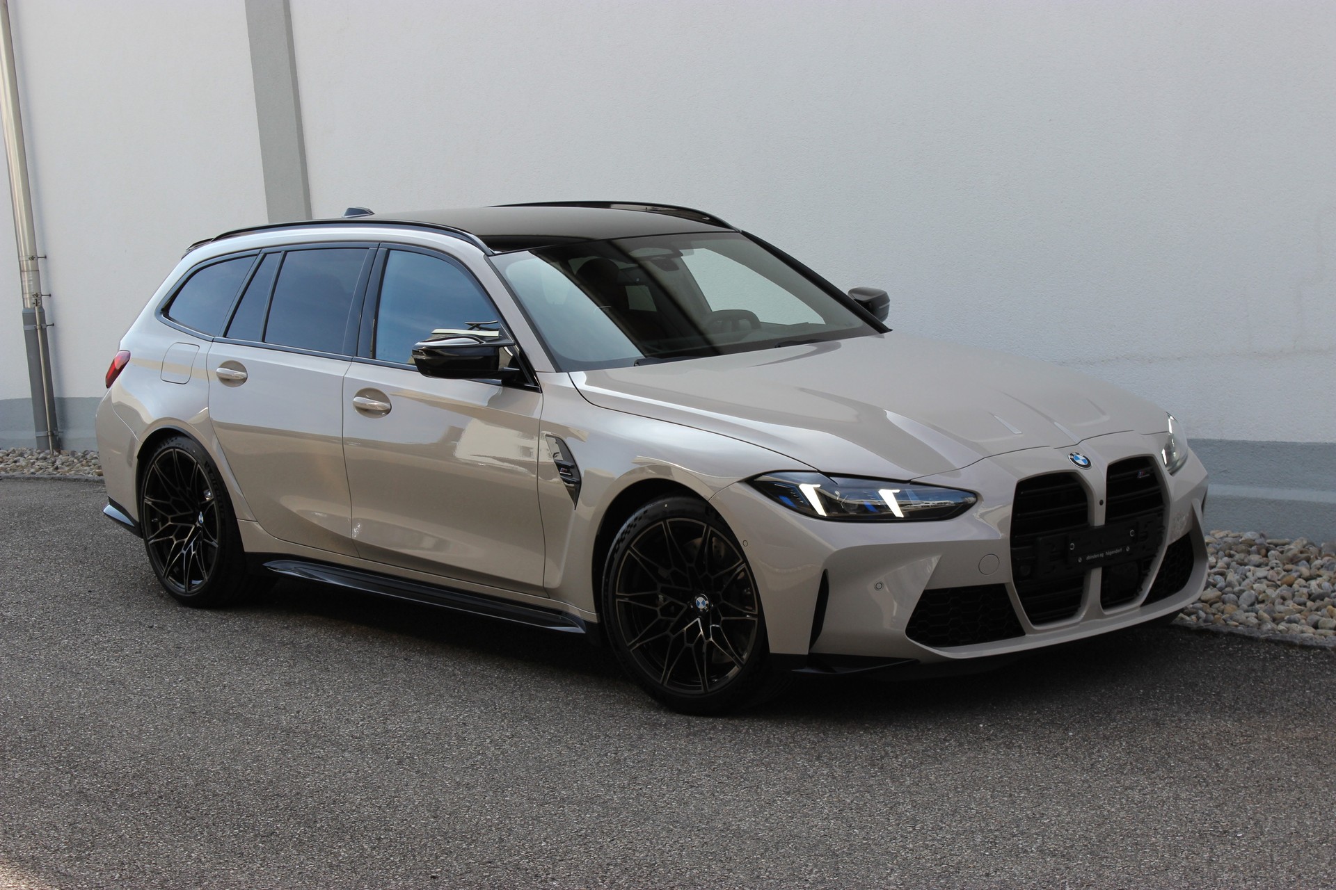 BMW M3 Touring xDrive Competition Individual dune grey *1.9%-LEASINGAKTION*-image-2