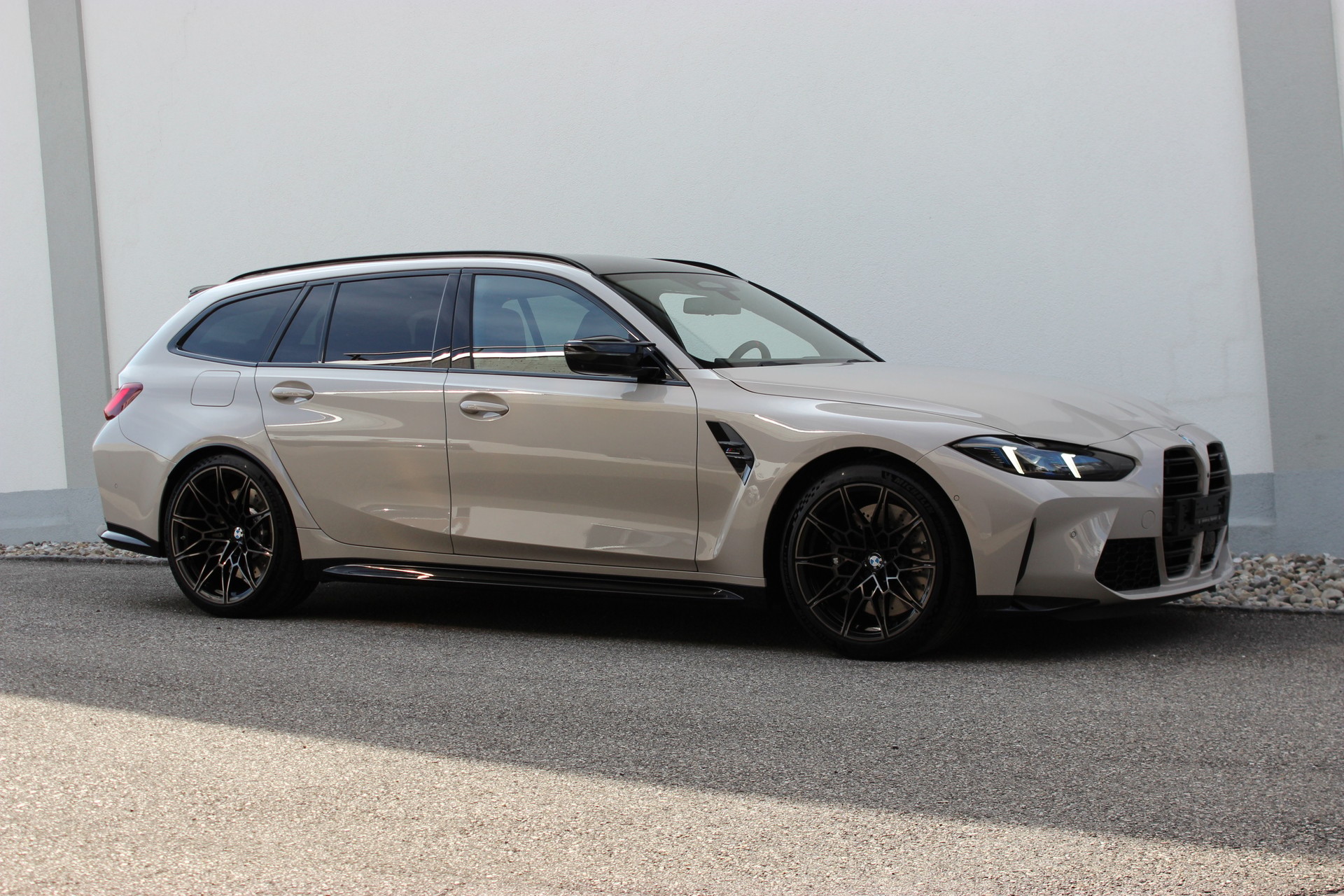 BMW M3 Touring xDrive Competition Individual dune grey *1.9%-LEASINGAKTION*-image-4