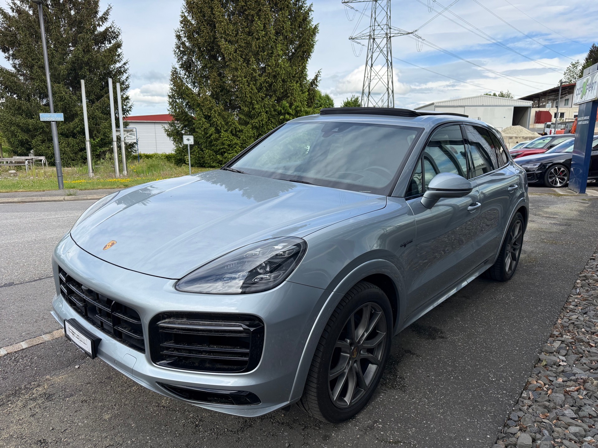 PORSCHE Cayenne E-Hybrid-image-2