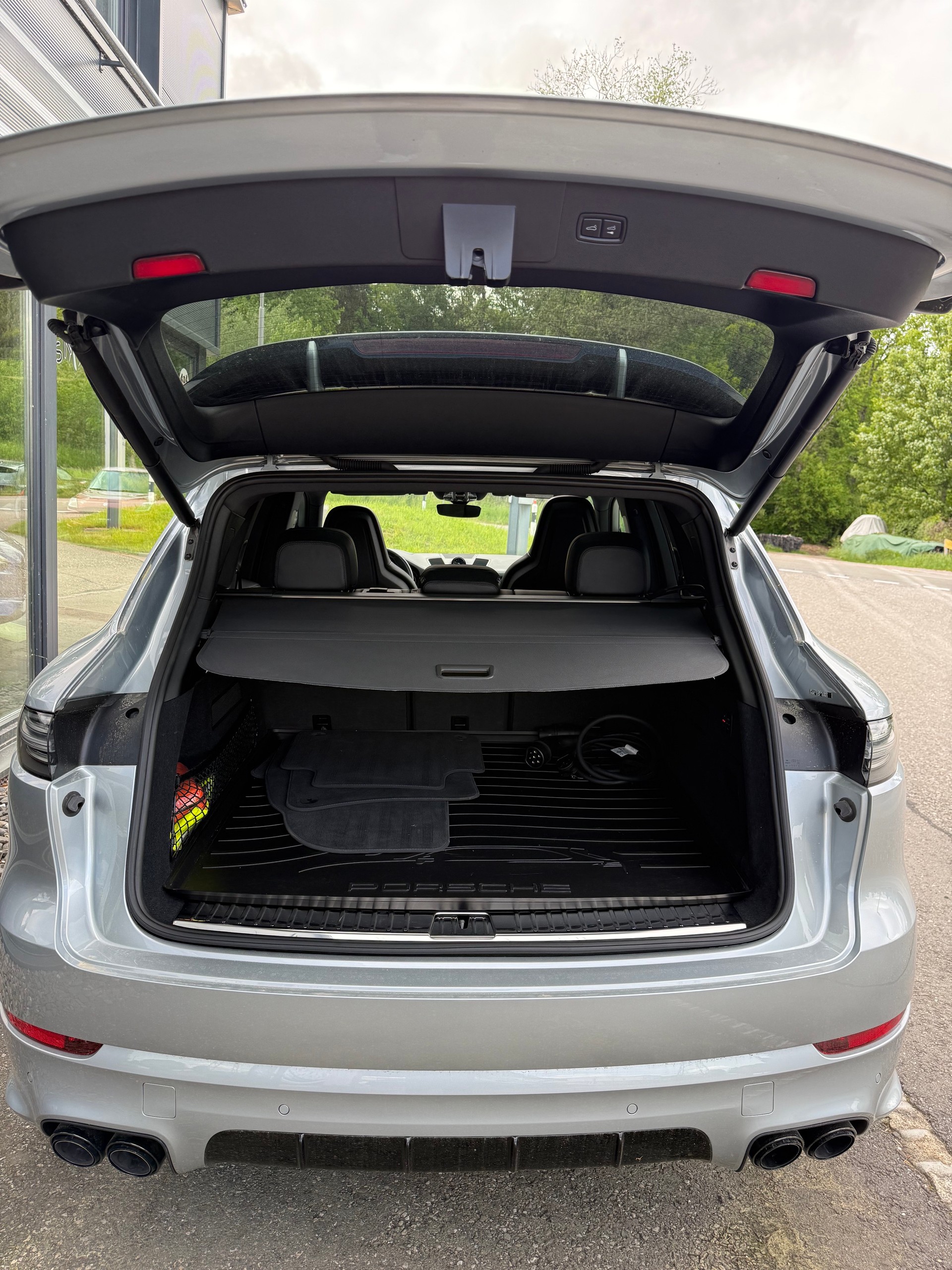 PORSCHE Cayenne E-Hybrid-image-7